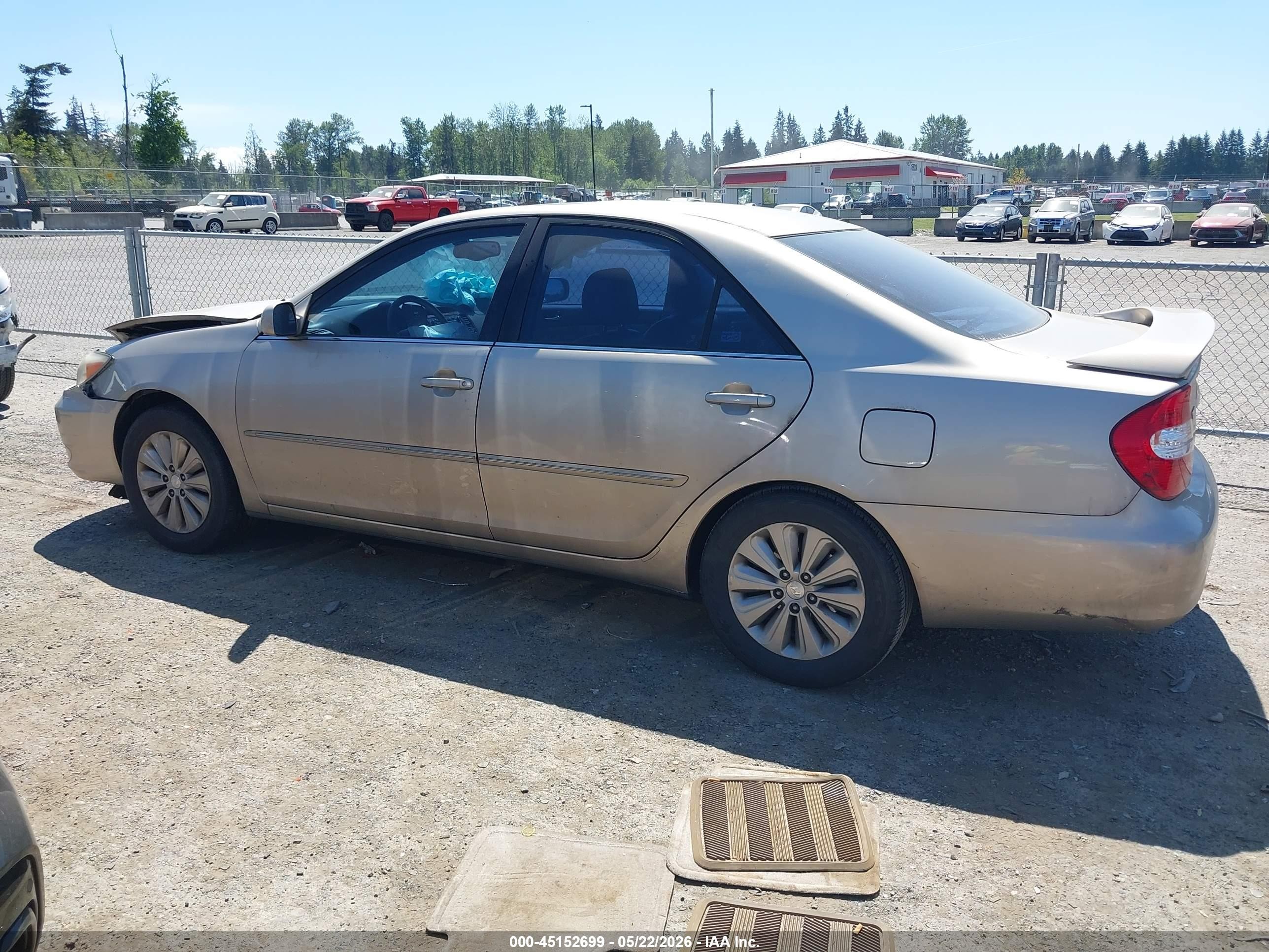 2003 Toyota Camry Xle Gold vin: 4T1BE30KX3U220168
