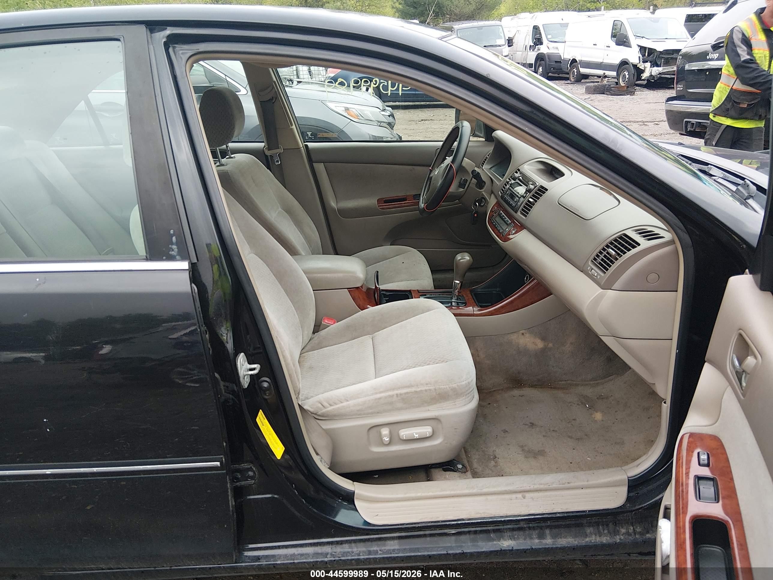 2004 Toyota Camry Xle Черный vin: 4T1BE30KX4U282526