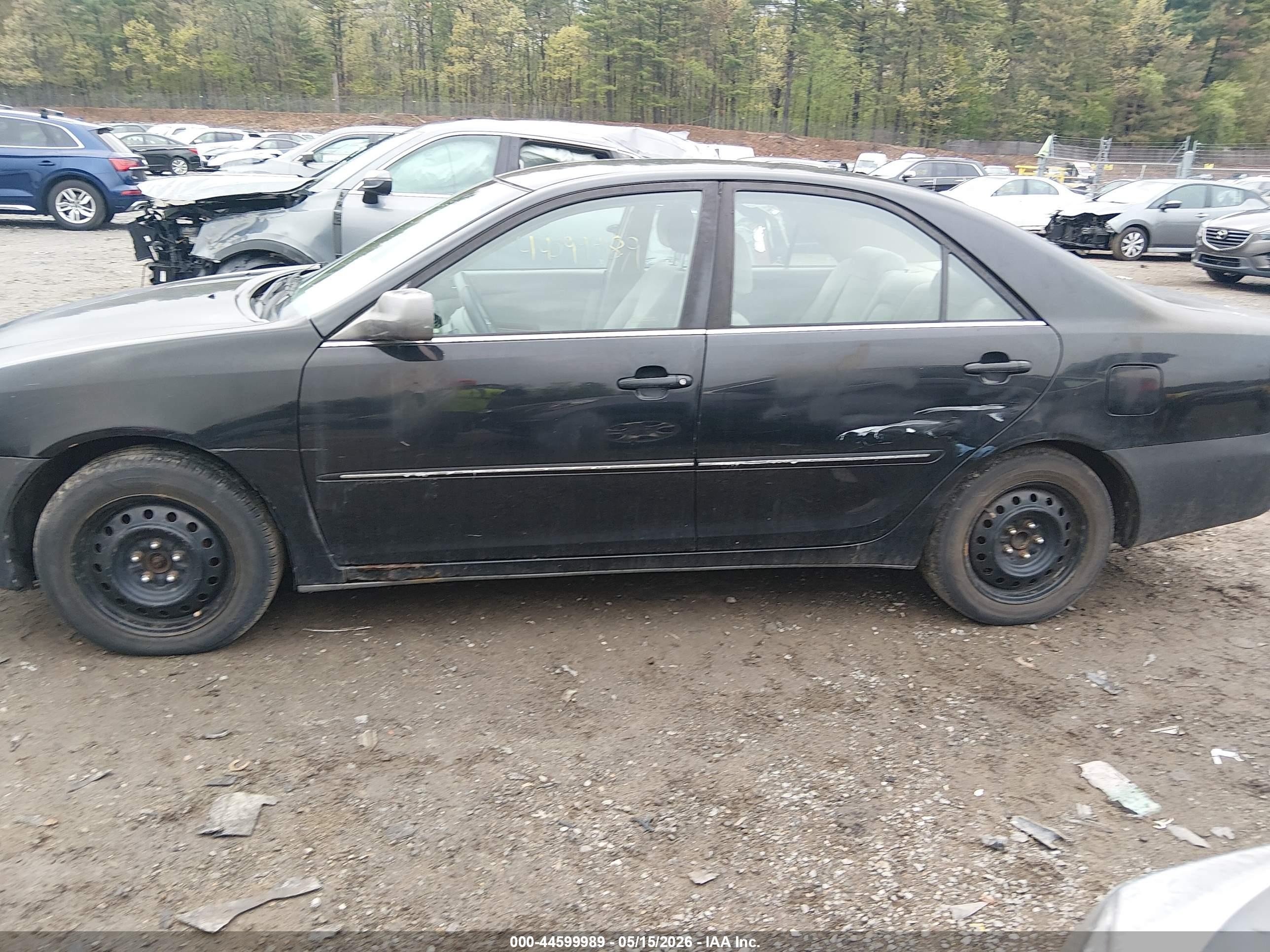 2004 Toyota Camry Xle Черный vin: 4T1BE30KX4U282526