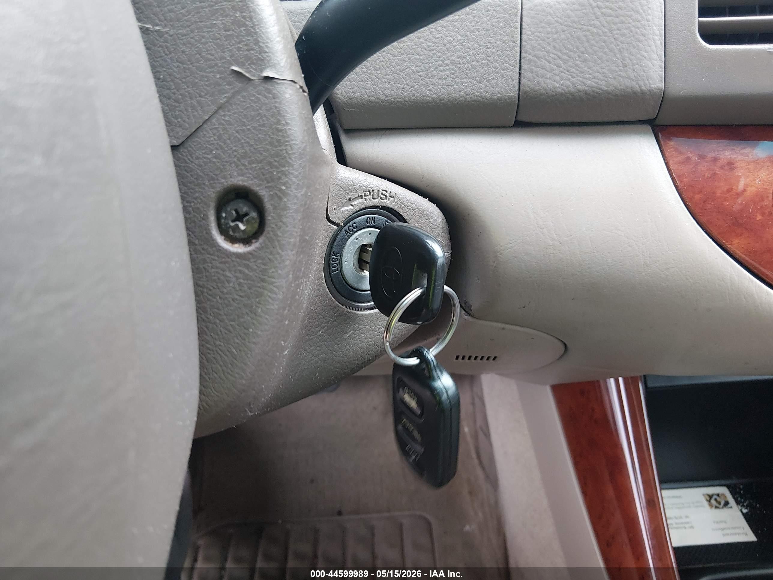 2004 Toyota Camry Xle Черный vin: 4T1BE30KX4U282526