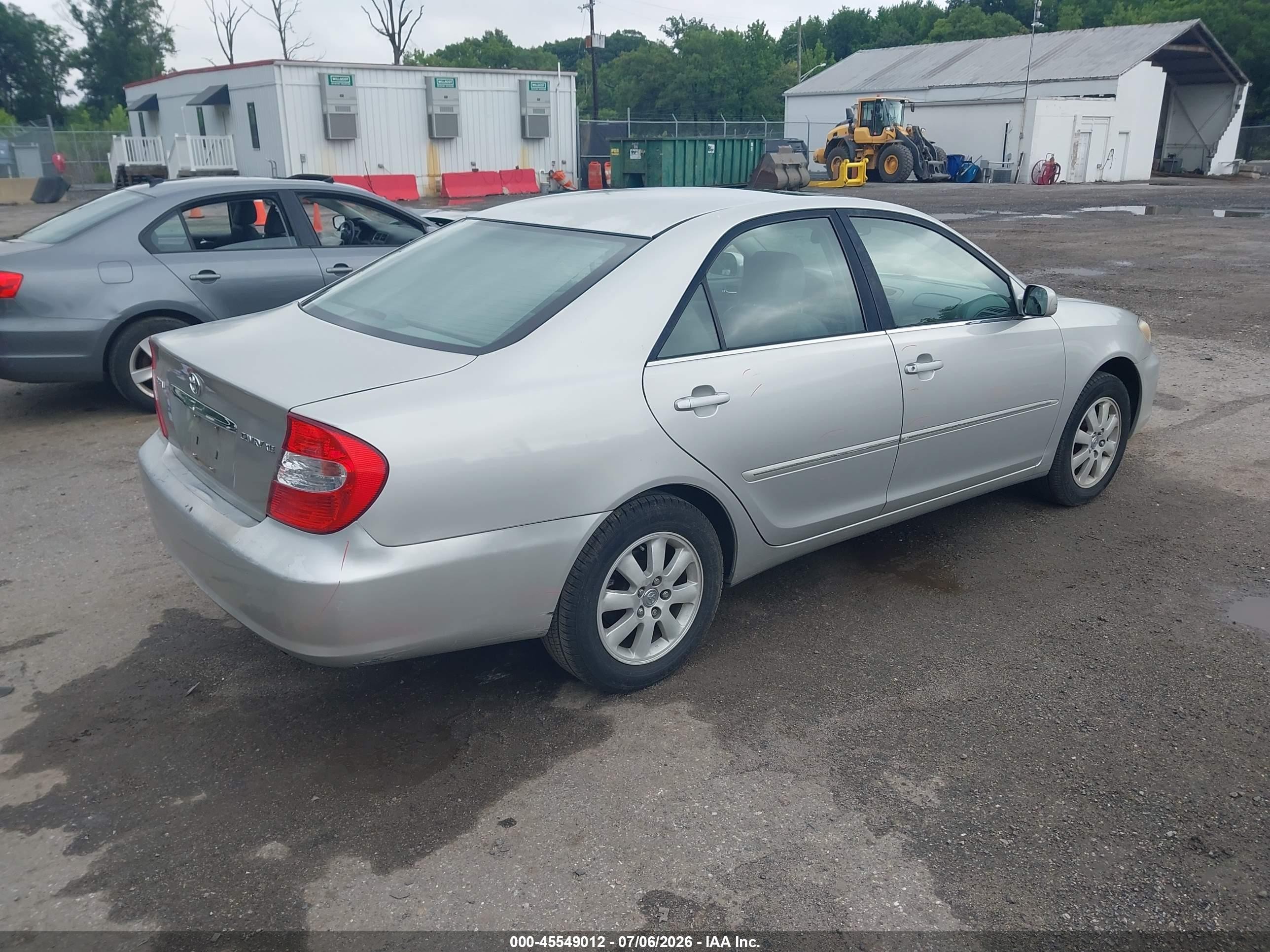 2004 Toyota Camry Xle Silver vin: 4T1BE30KX4U849656
