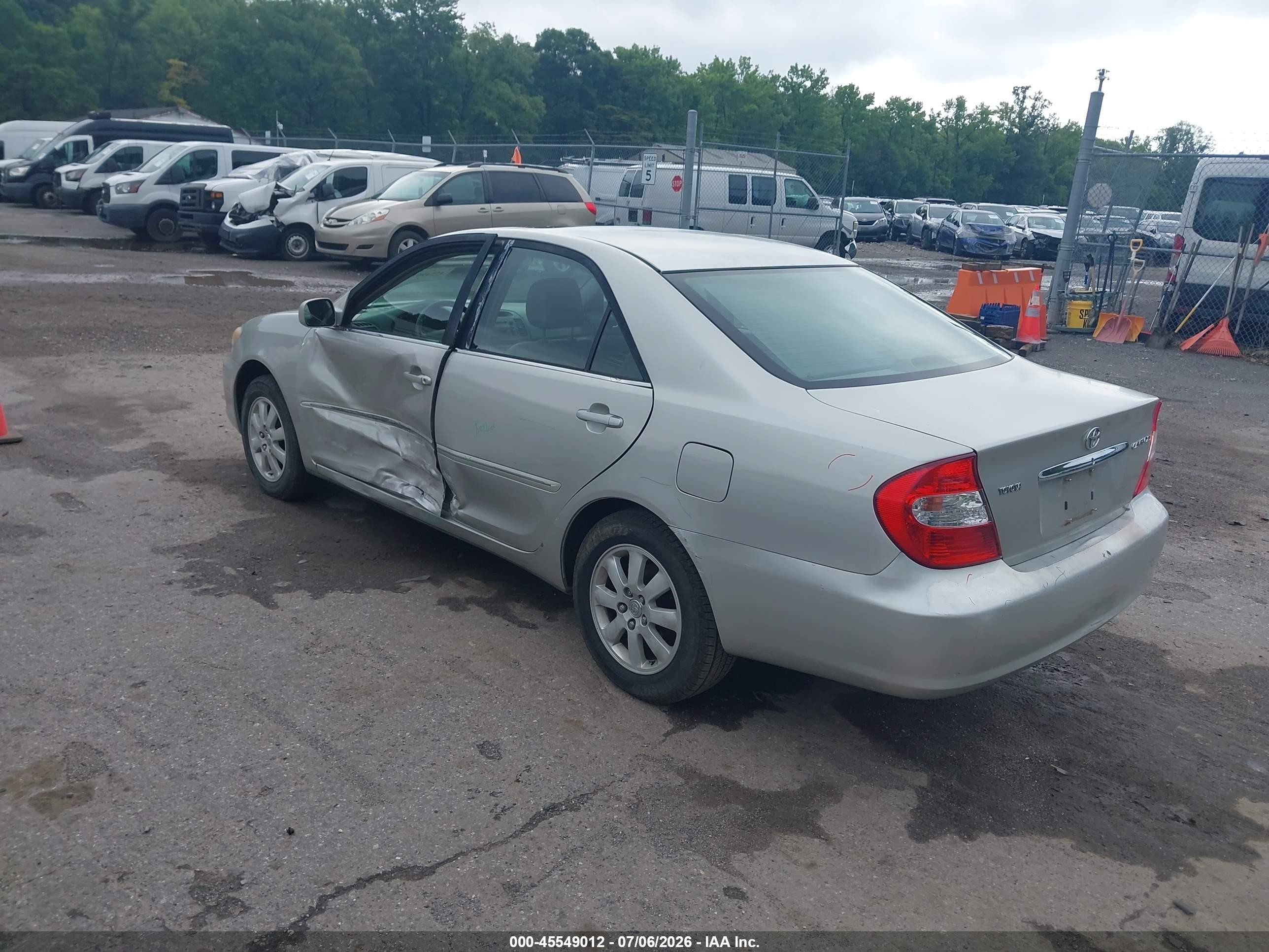 2004 Toyota Camry Xle Silver vin: 4T1BE30KX4U849656