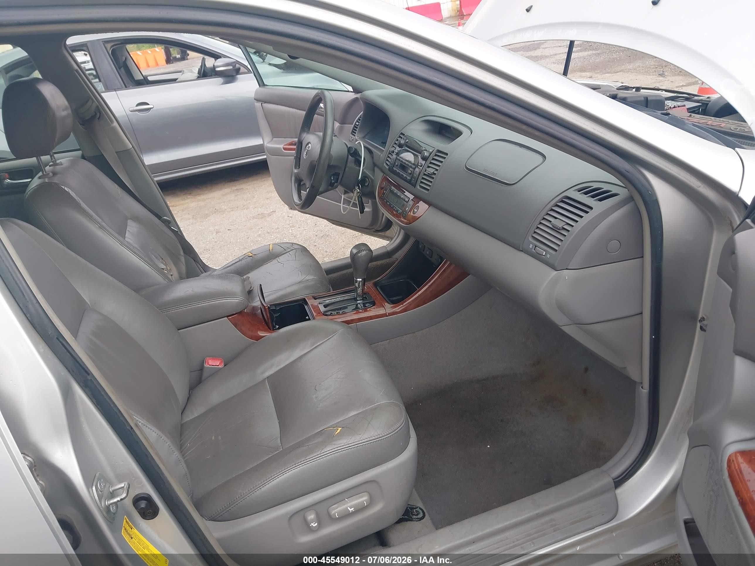 2004 Toyota Camry Xle Silver vin: 4T1BE30KX4U849656