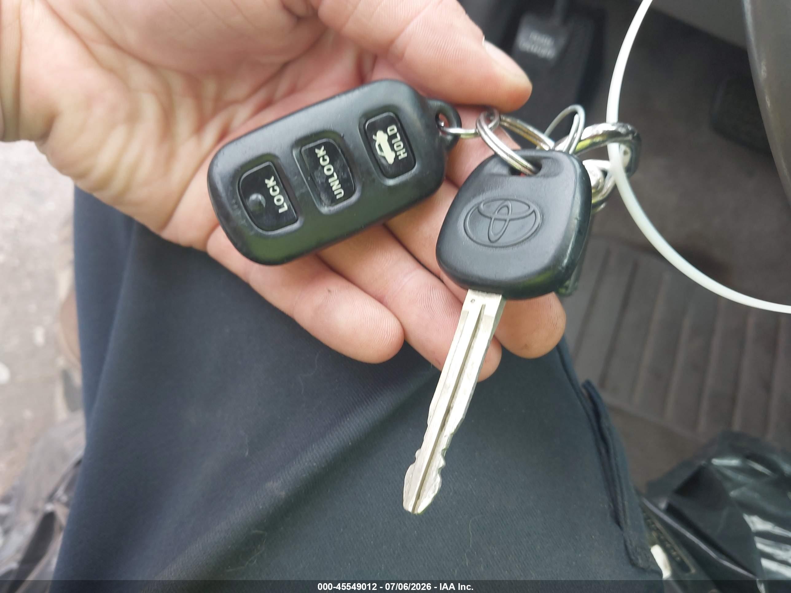 2004 Toyota Camry Xle Silver vin: 4T1BE30KX4U849656