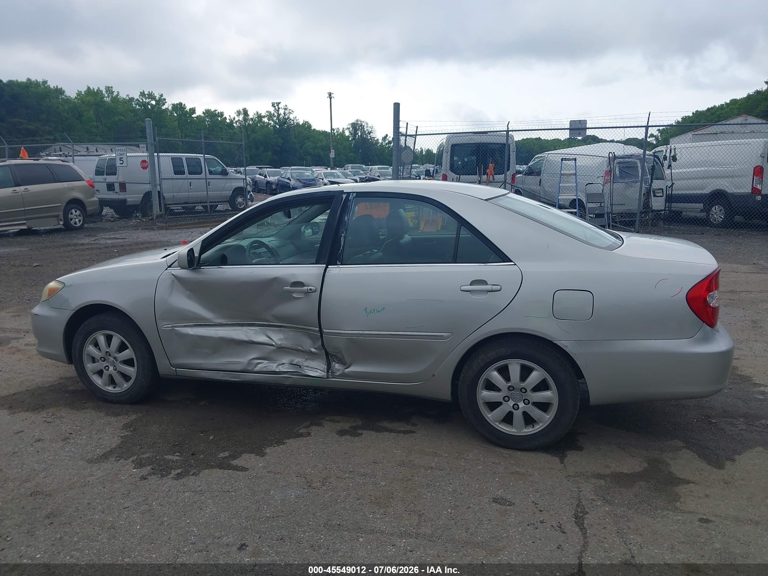 2004 Toyota Camry Xle Silver vin: 4T1BE30KX4U849656