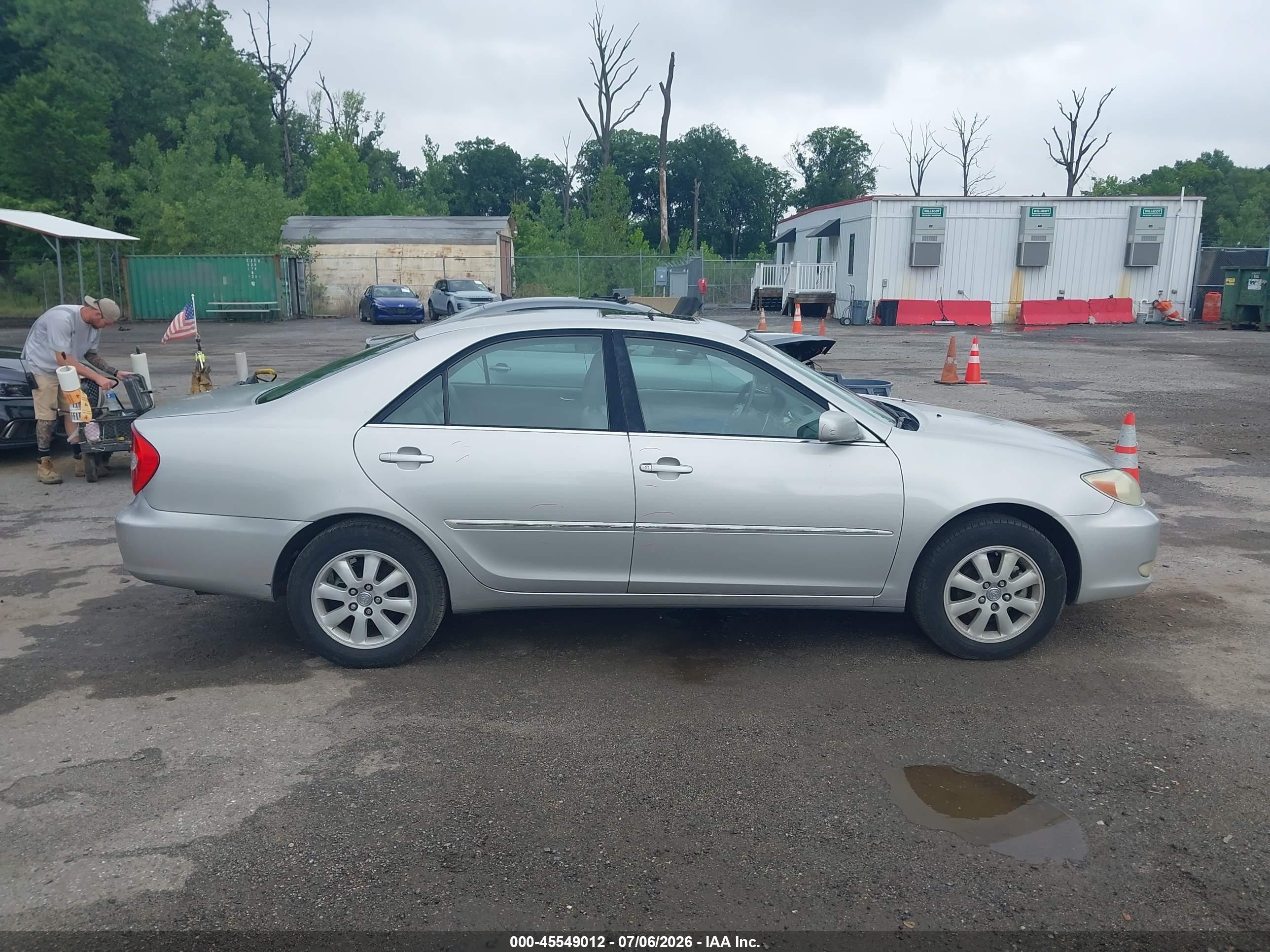 2004 Toyota Camry Xle Silver vin: 4T1BE30KX4U849656