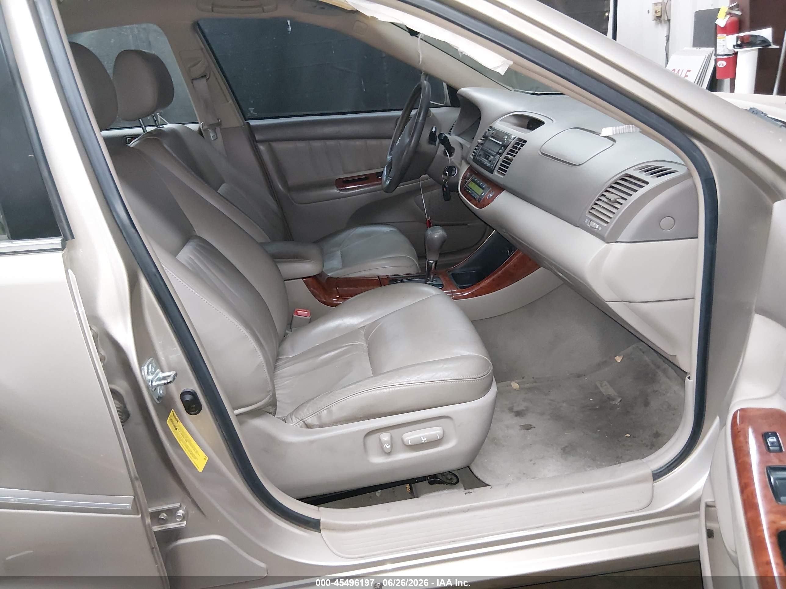 2004 Toyota Camry Xle Champagne vin: 4T1BE30KX4U851715
