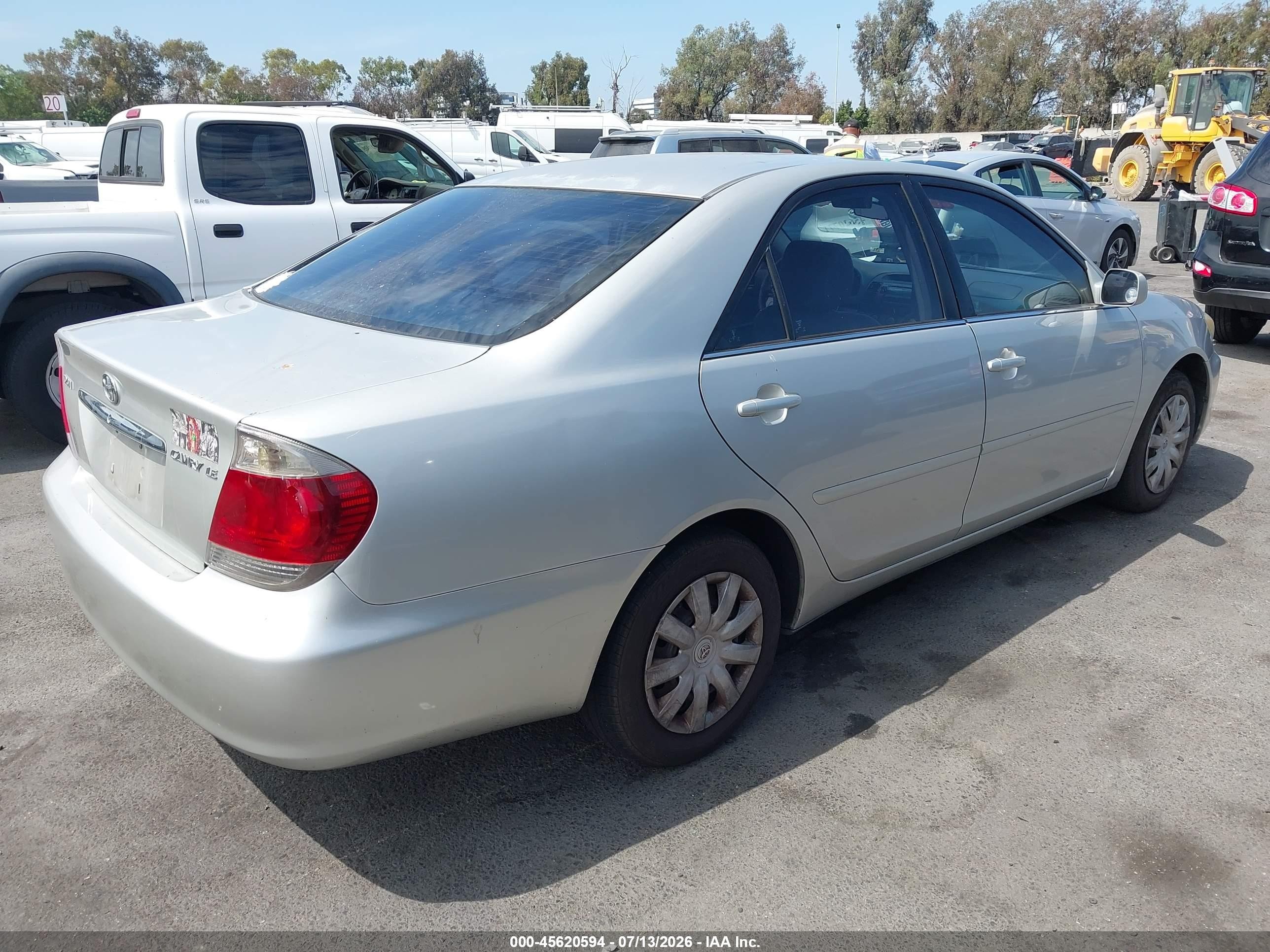 2005 Toyota Camry Le Silver vin: 4T1BE30KX5U039221
