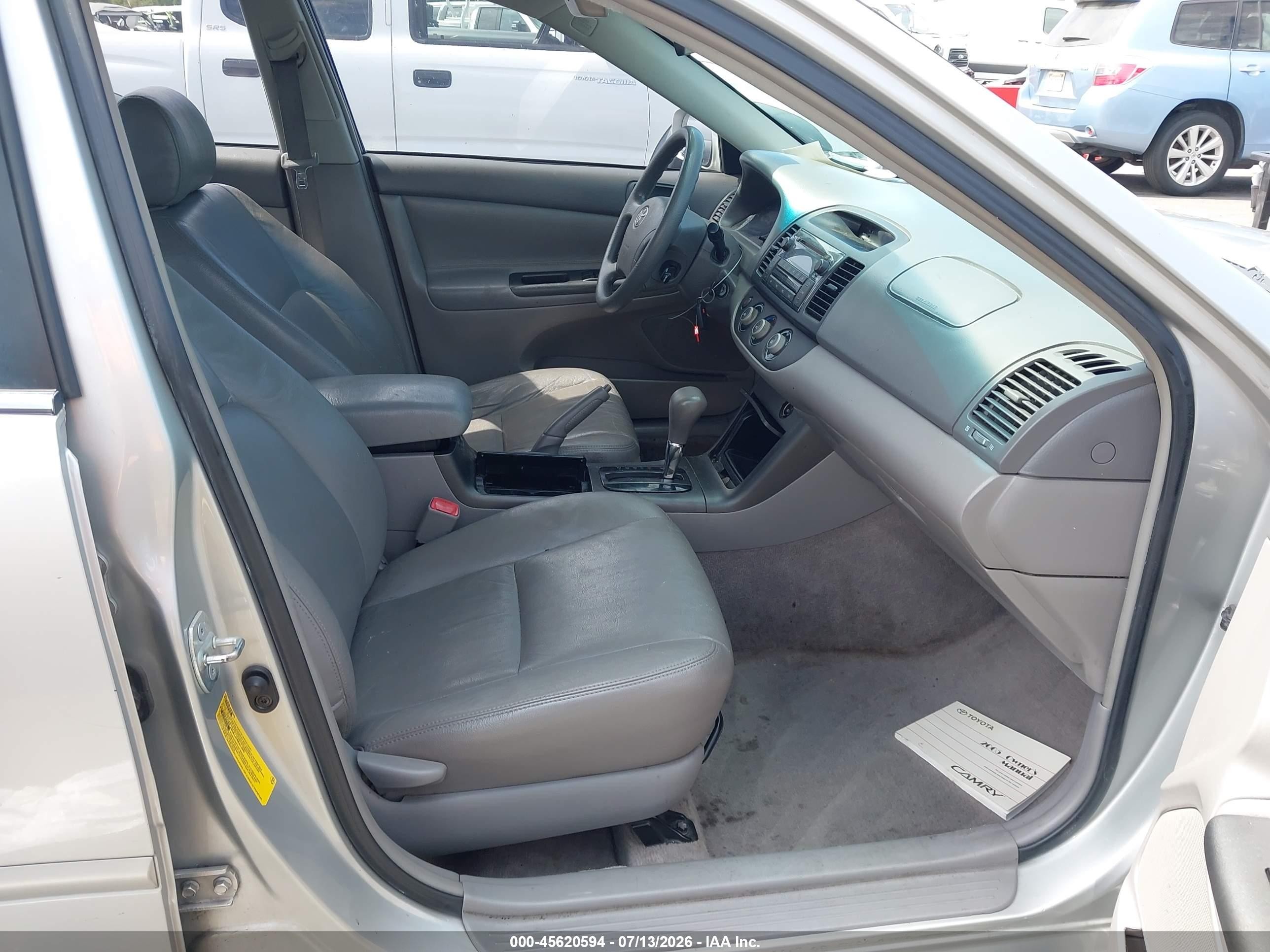 2005 Toyota Camry Le Silver vin: 4T1BE30KX5U039221