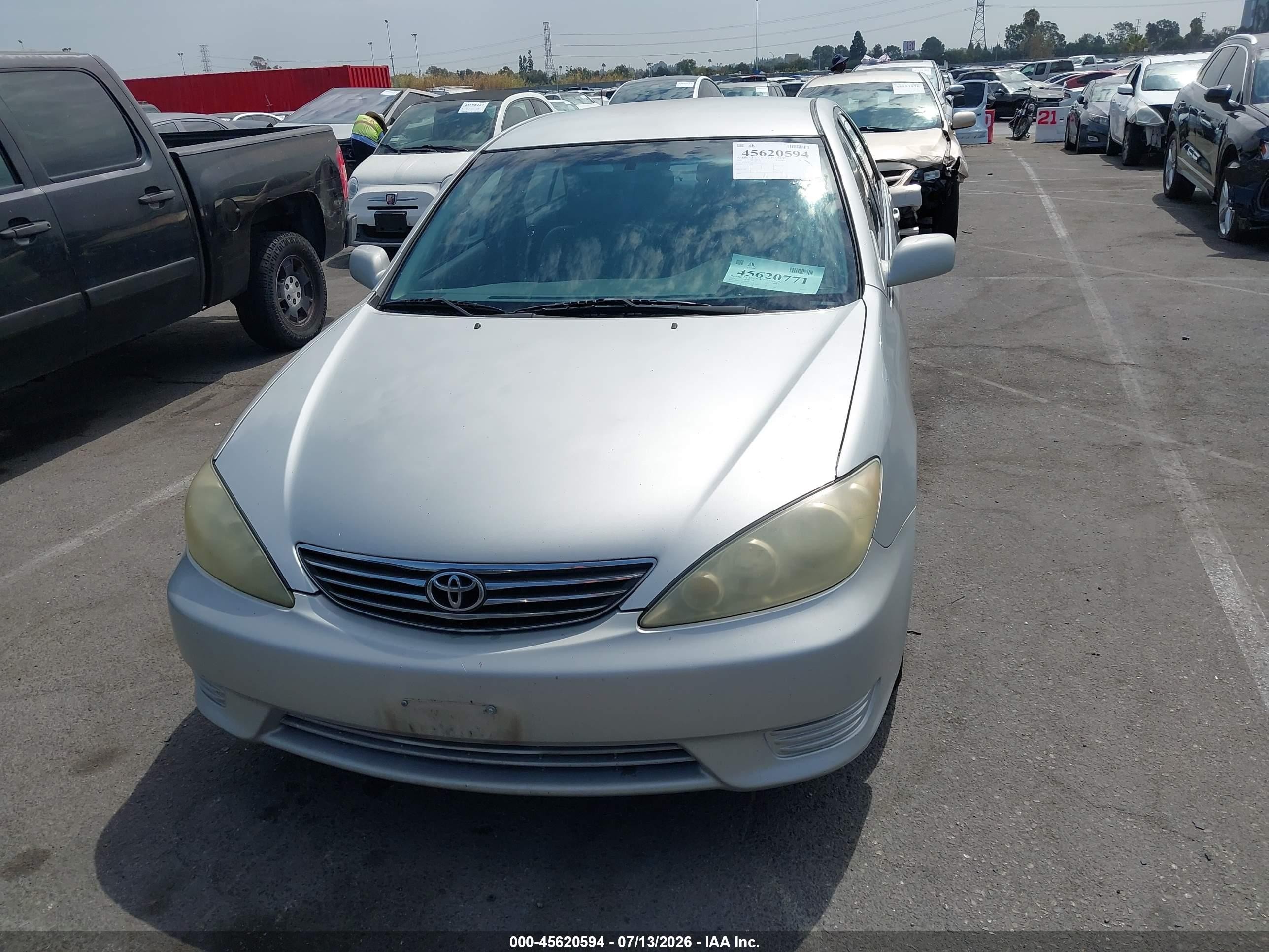 2005 Toyota Camry Le Silver vin: 4T1BE30KX5U039221