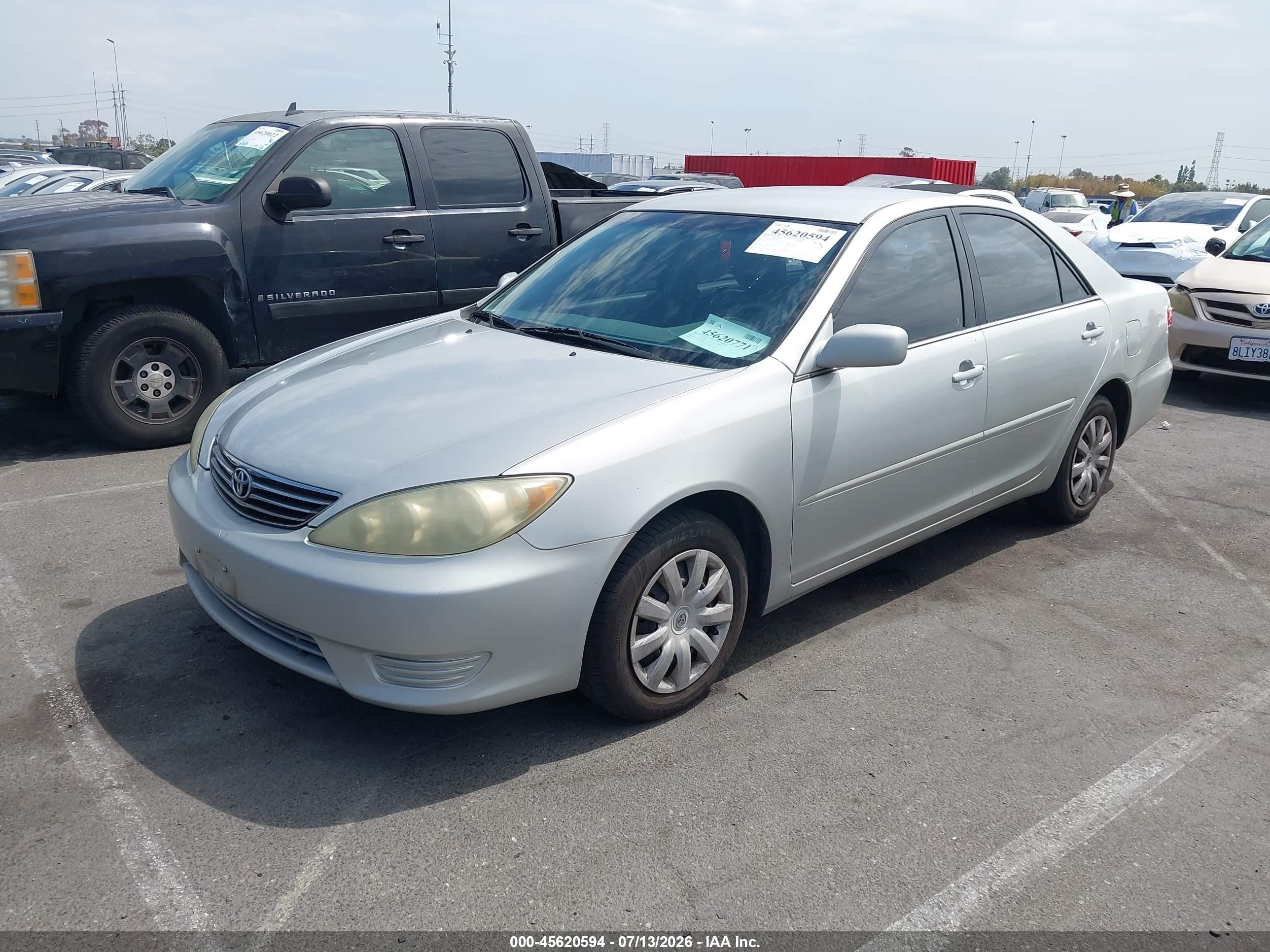 2005 Toyota Camry Le Silver vin: 4T1BE30KX5U039221