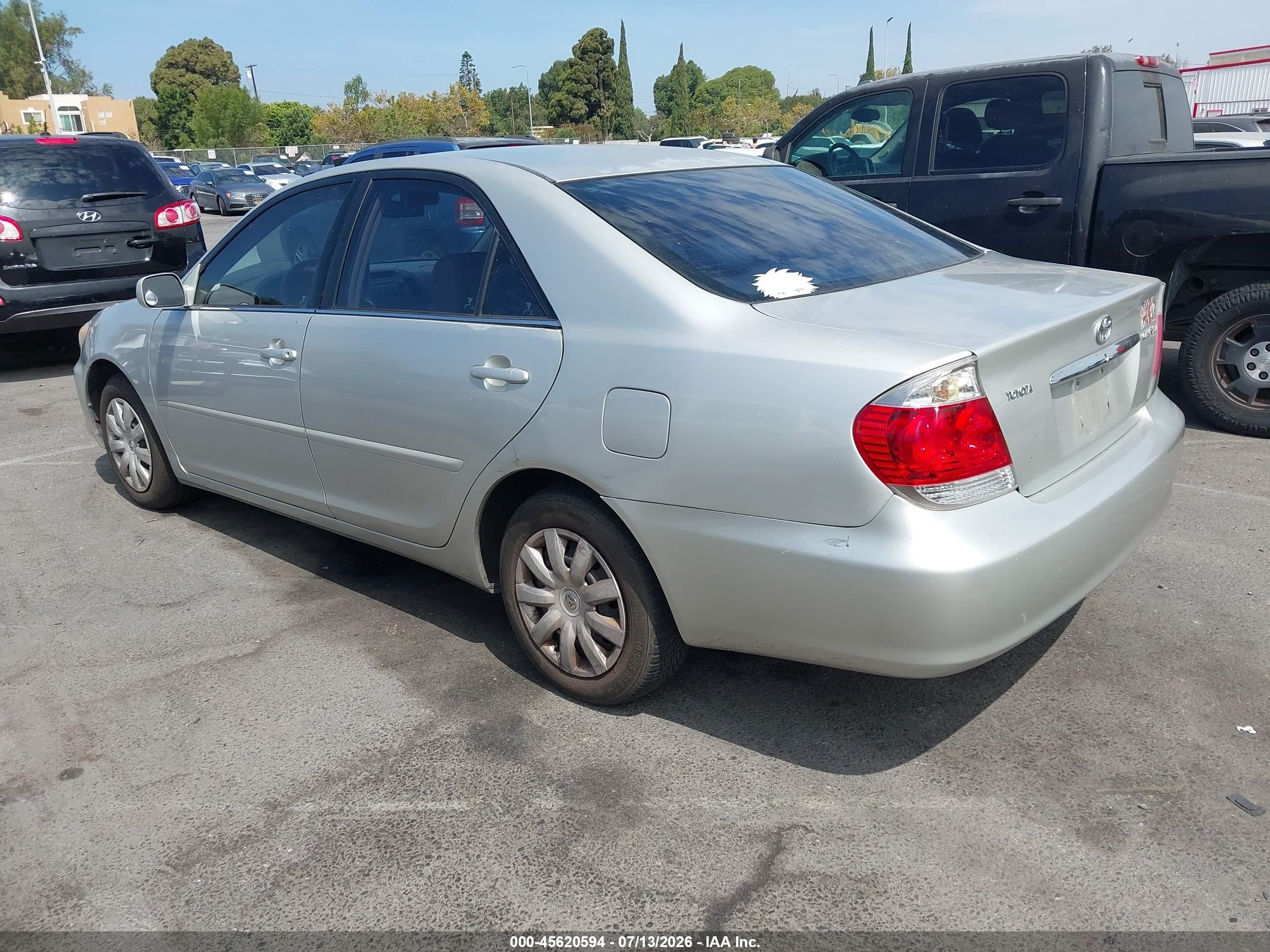 2005 Toyota Camry Le Silver vin: 4T1BE30KX5U039221