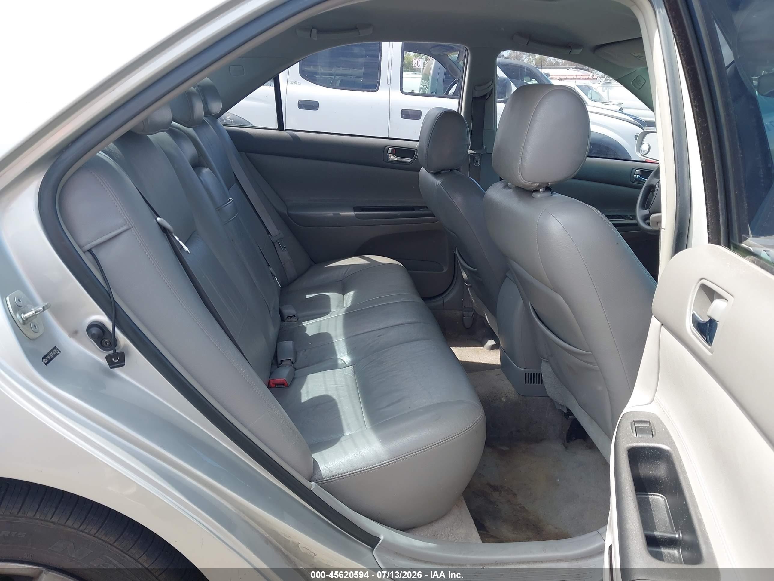 2005 Toyota Camry Le Silver vin: 4T1BE30KX5U039221