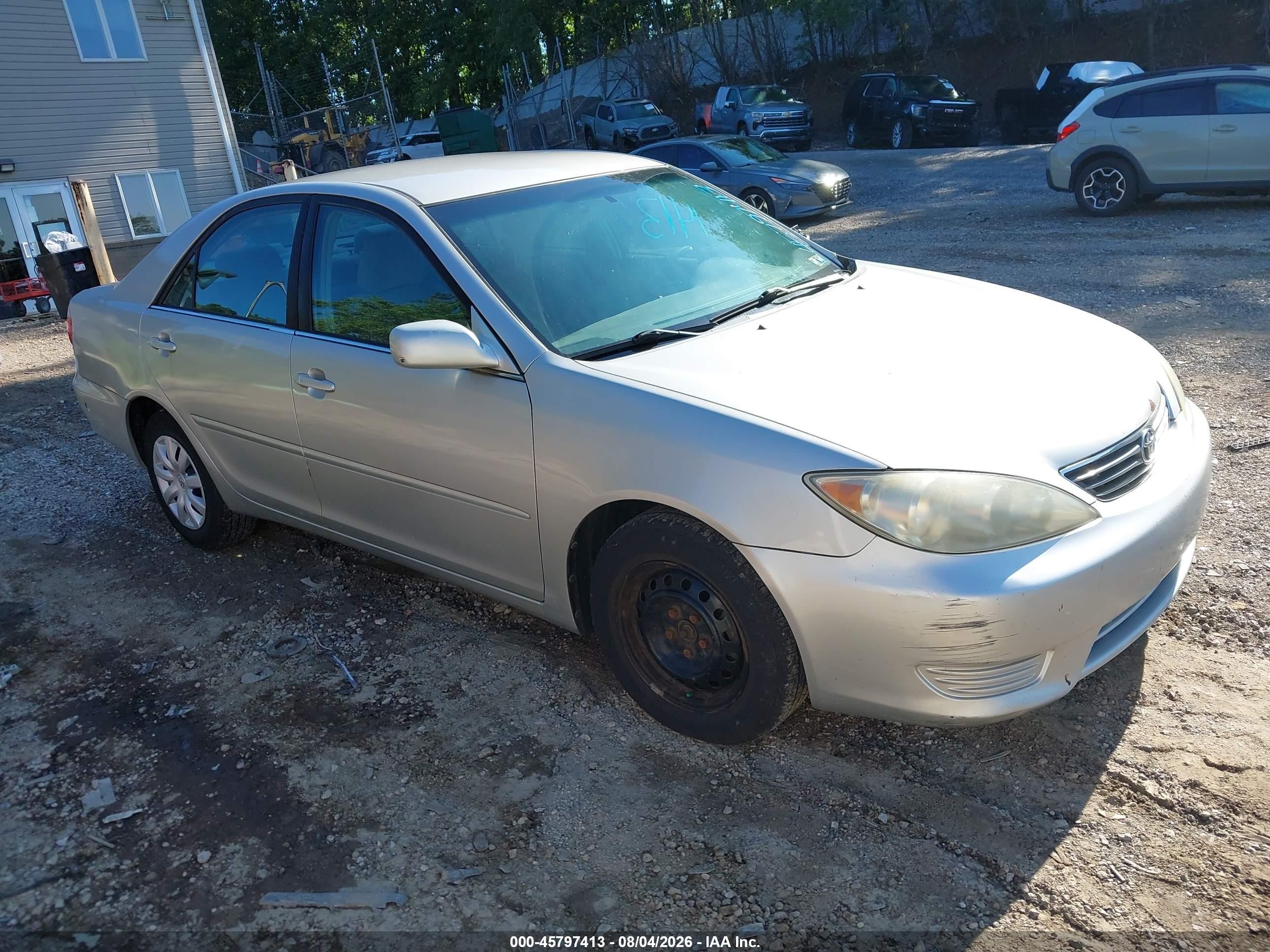 2005 Toyota Camry Le Silver vin: 4T1BE30KX5U046198