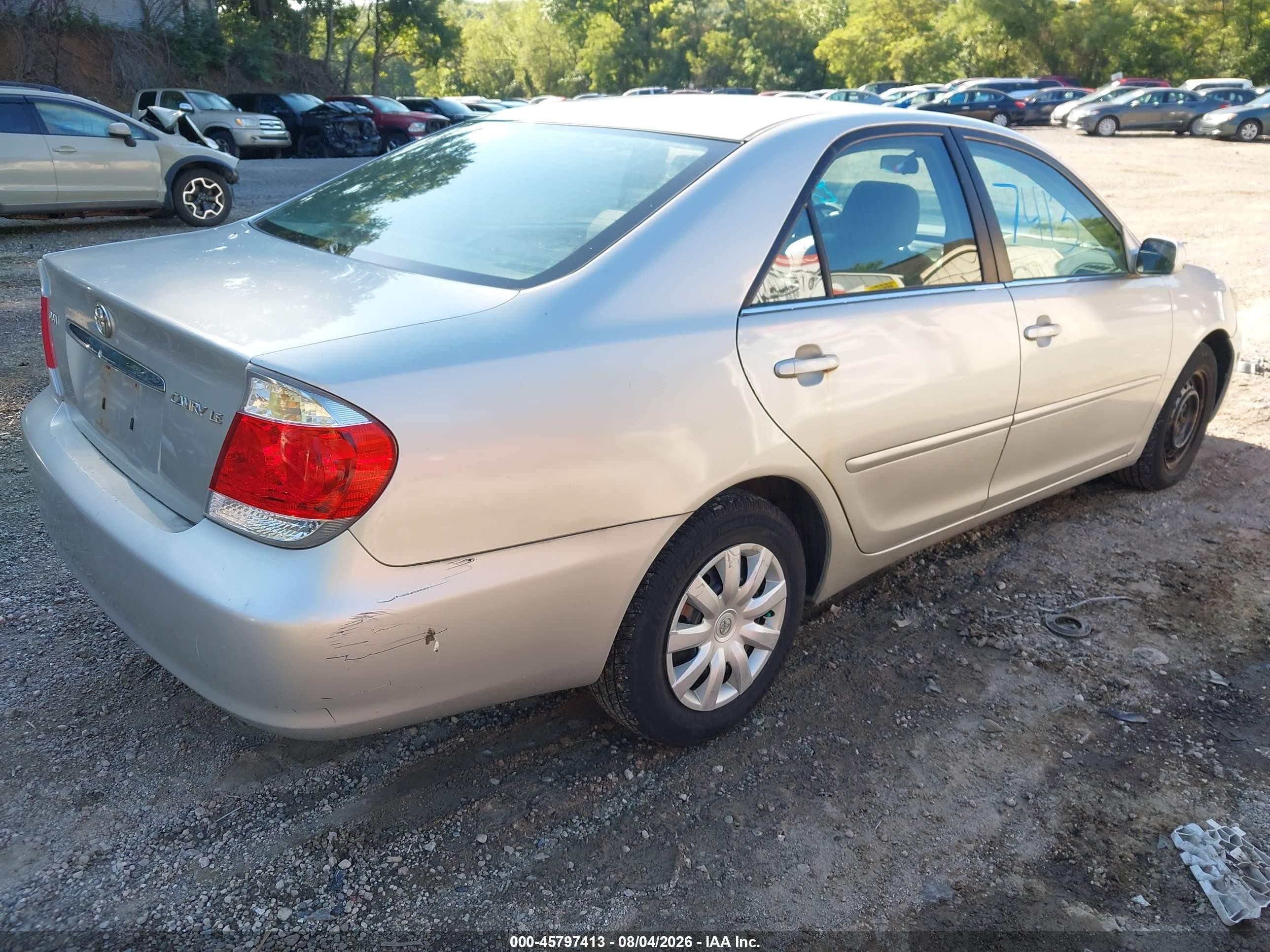 2005 Toyota Camry Le Silver vin: 4T1BE30KX5U046198