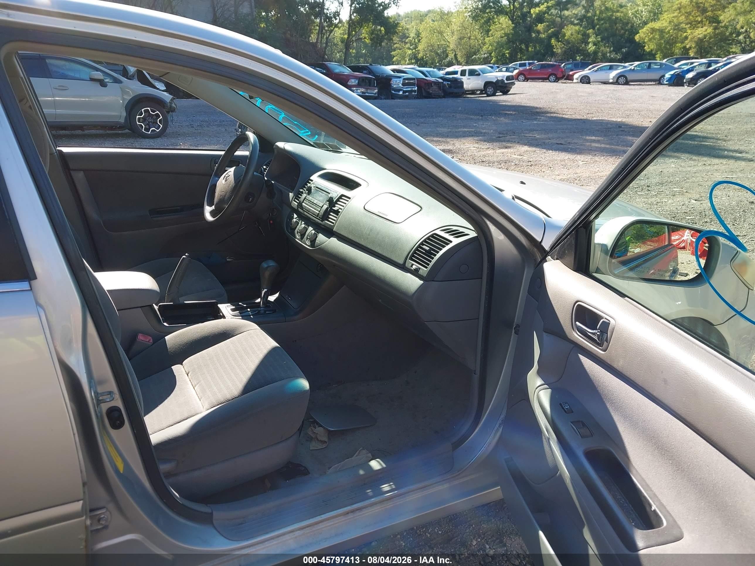 2005 Toyota Camry Le Silver vin: 4T1BE30KX5U046198