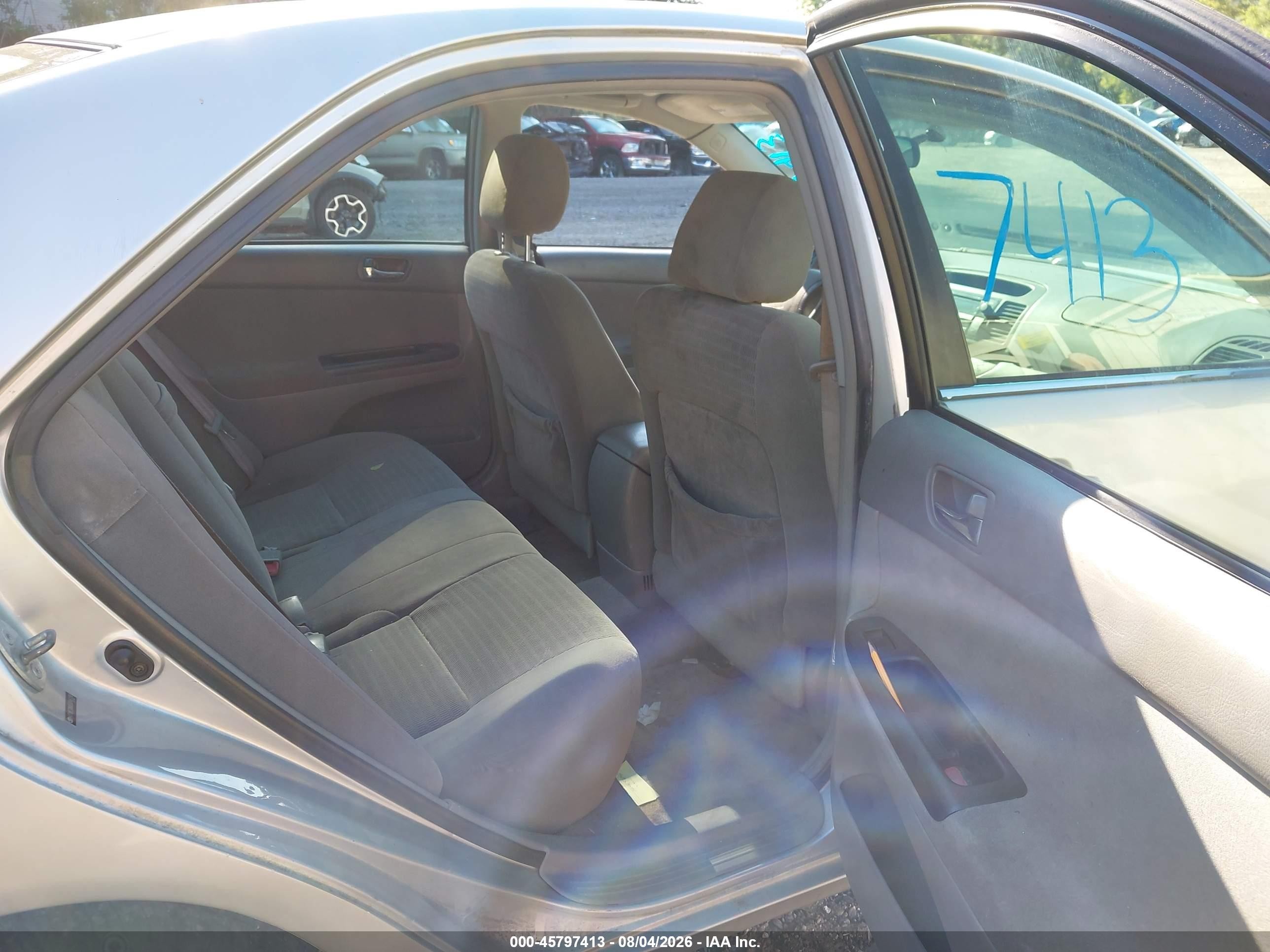 2005 Toyota Camry Le Silver vin: 4T1BE30KX5U046198