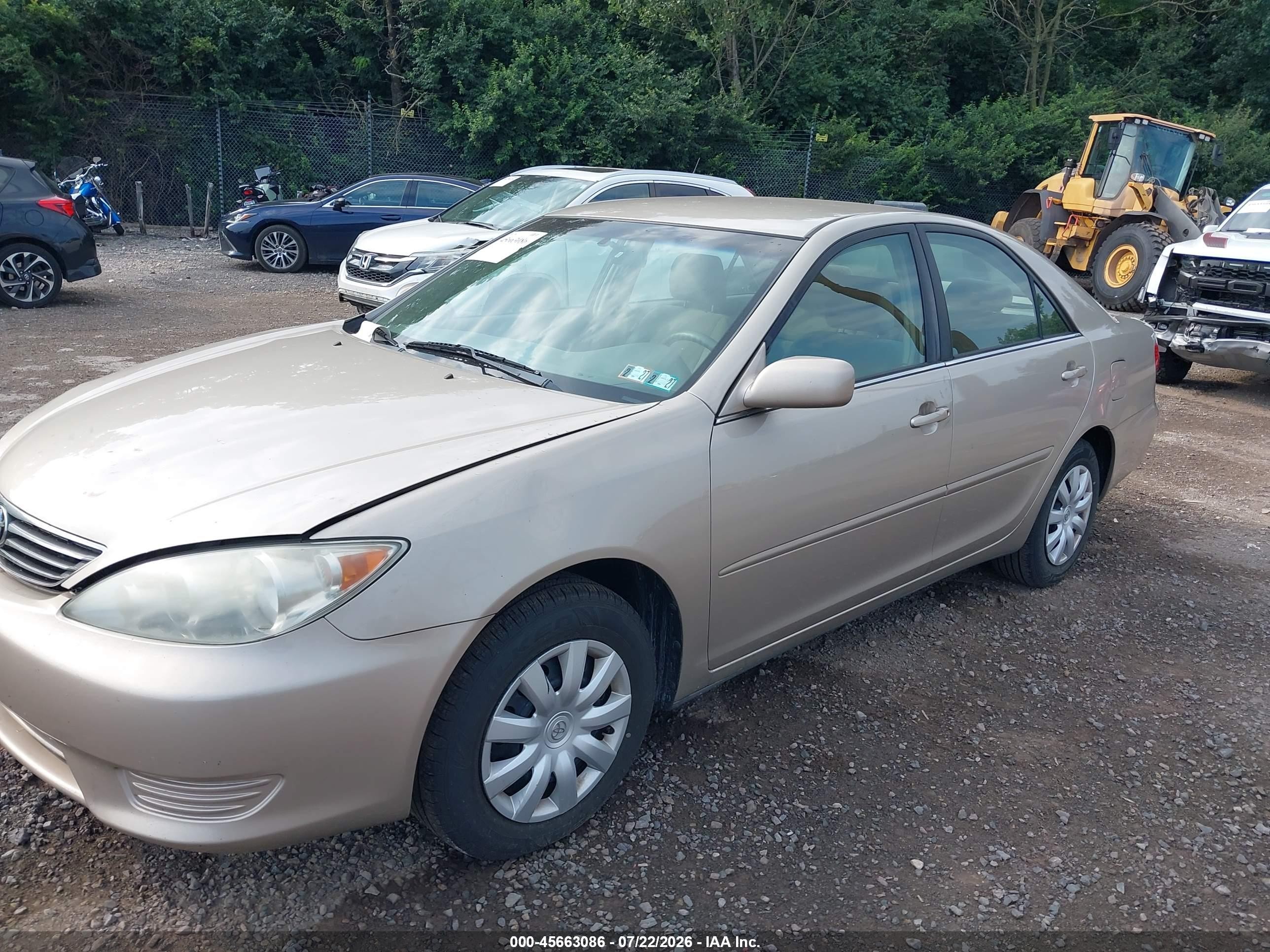 2005 Toyota Camry Le Gold vin: 4T1BE30KX5U084577
