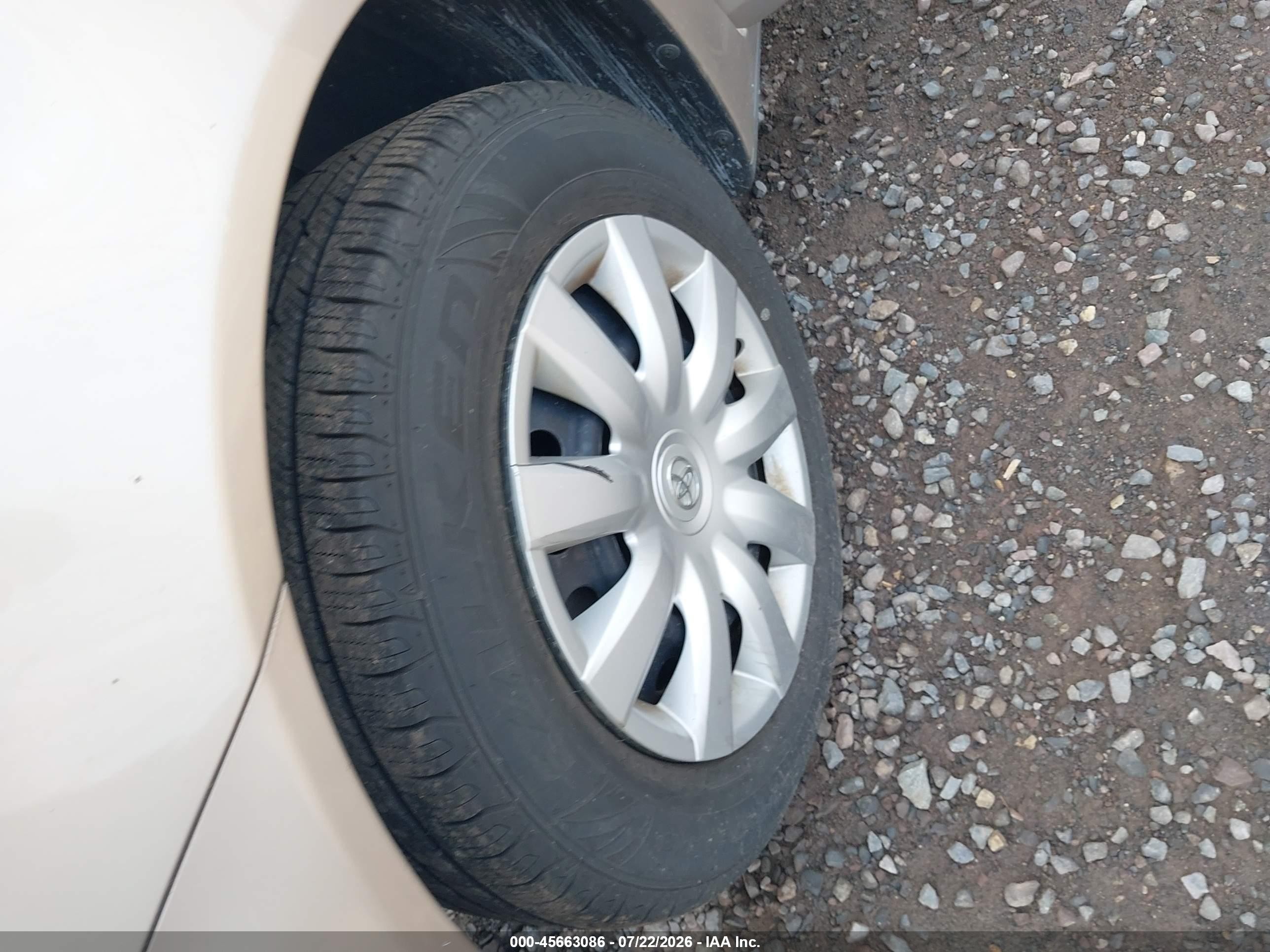2005 Toyota Camry Le Gold vin: 4T1BE30KX5U084577