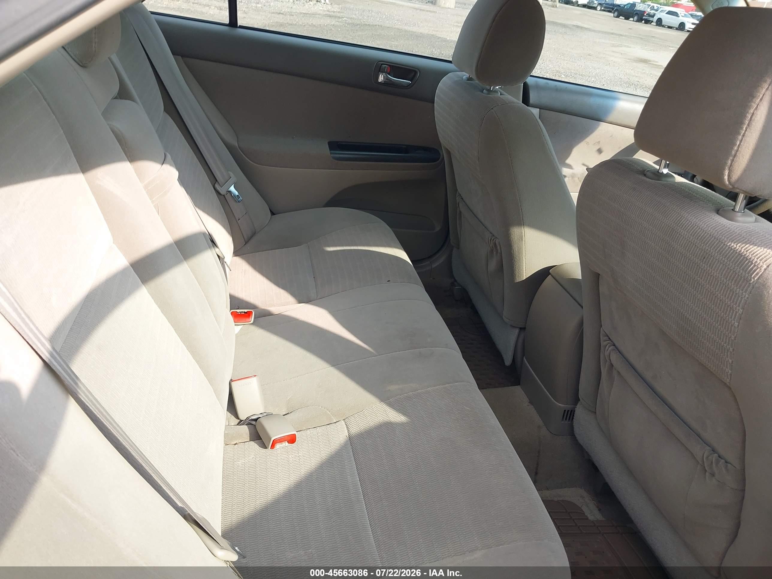 2005 Toyota Camry Le Gold vin: 4T1BE30KX5U084577