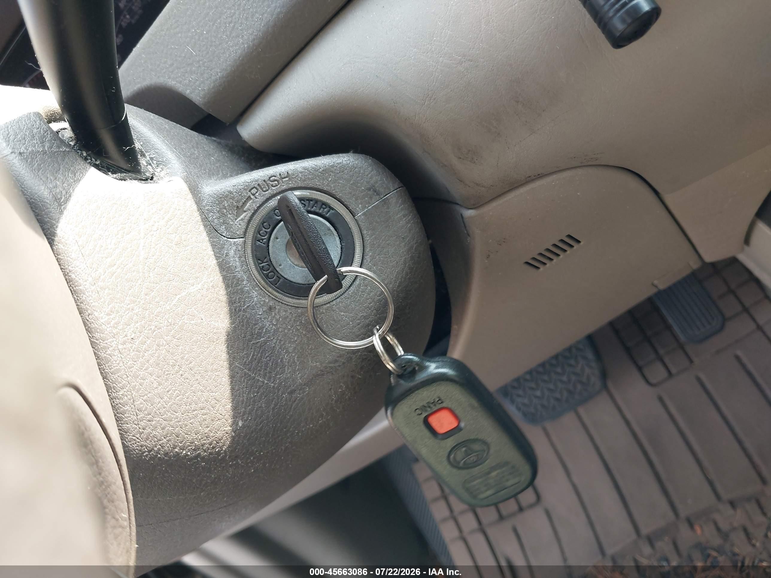 2005 Toyota Camry Le Gold vin: 4T1BE30KX5U084577