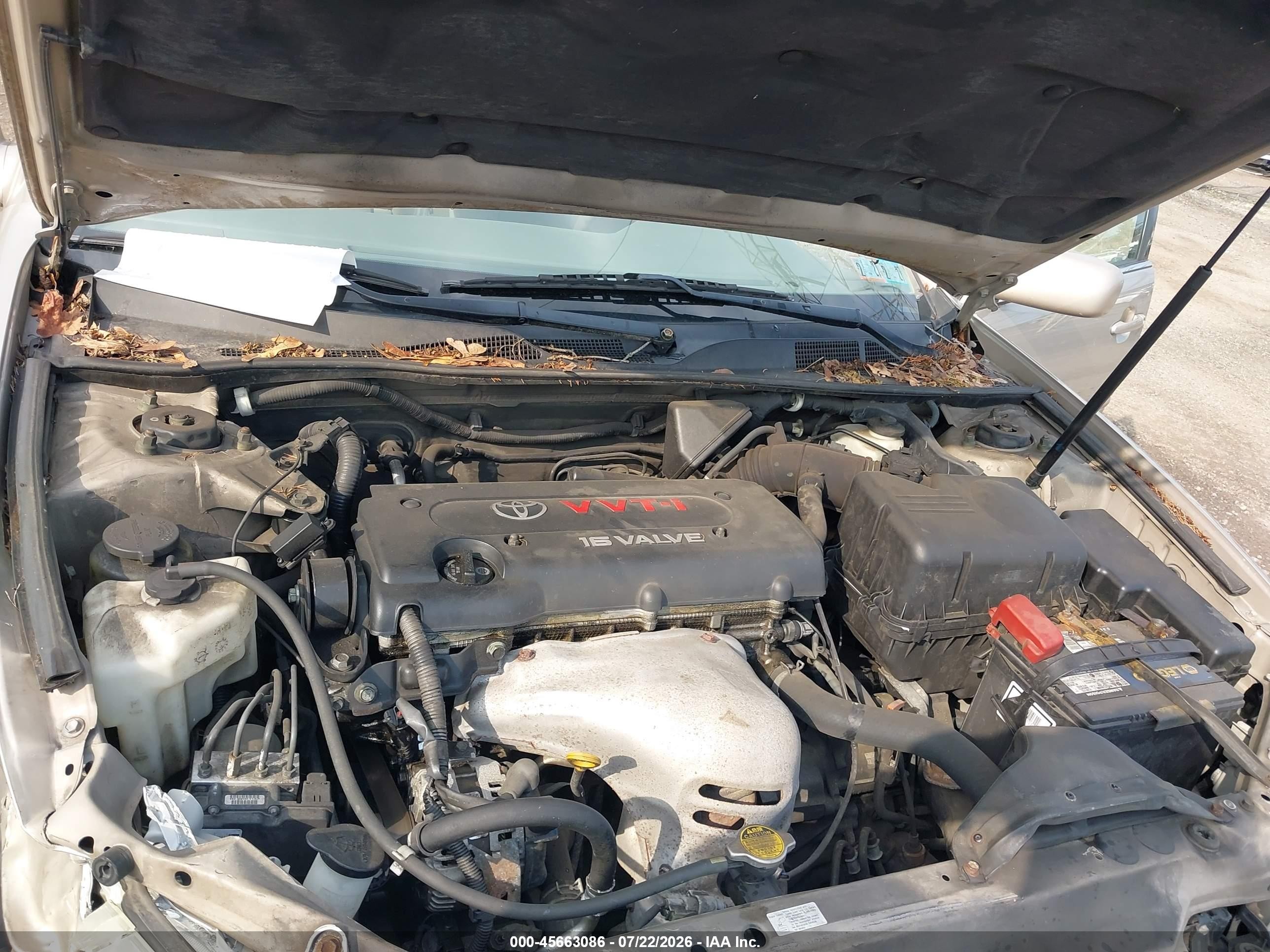 2005 Toyota Camry Le Gold vin: 4T1BE30KX5U084577