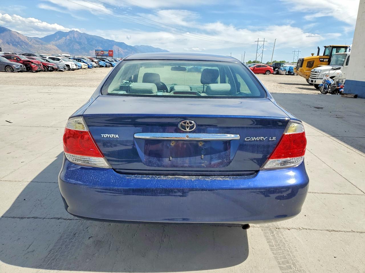 2005 Toyota Camry Le Blue vin: 4T1BE30KX5U387567
