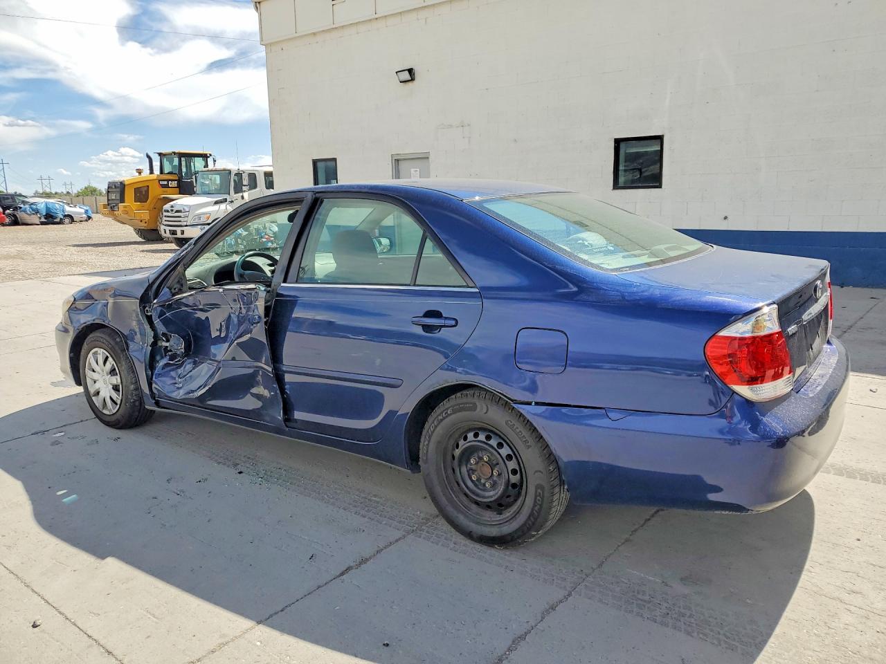 2005 Toyota Camry Le Blue vin: 4T1BE30KX5U387567