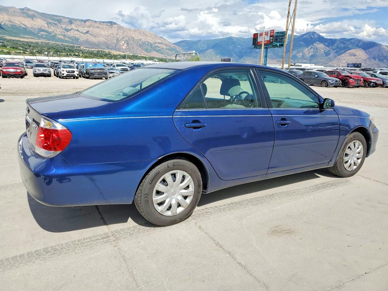 2005 Toyota Camry Le Blue vin: 4T1BE30KX5U387567