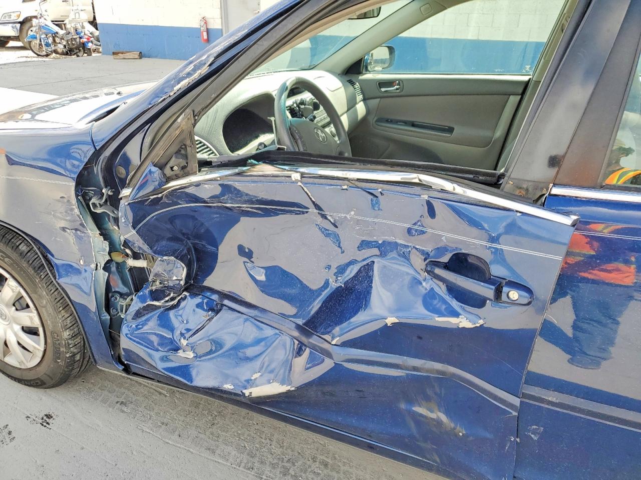 2005 Toyota Camry Le Blue vin: 4T1BE30KX5U387567