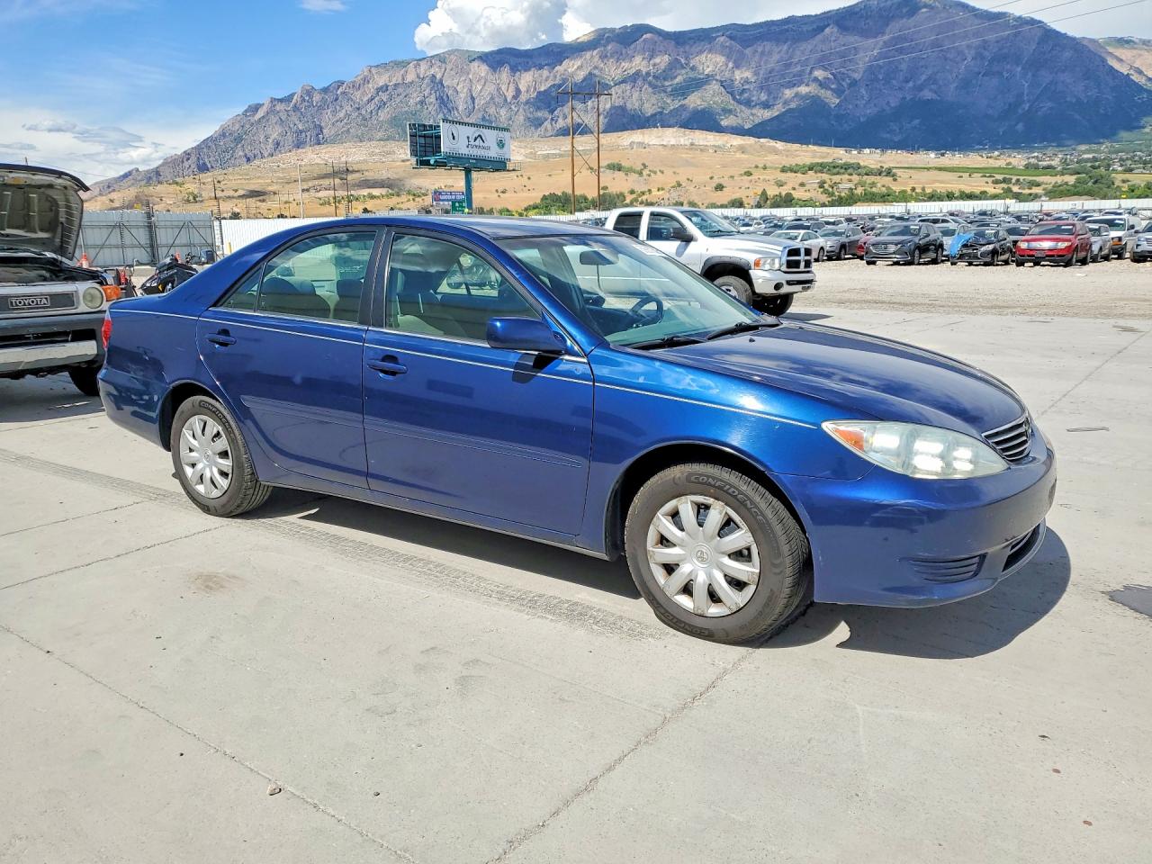 2005 Toyota Camry Le Blue vin: 4T1BE30KX5U387567