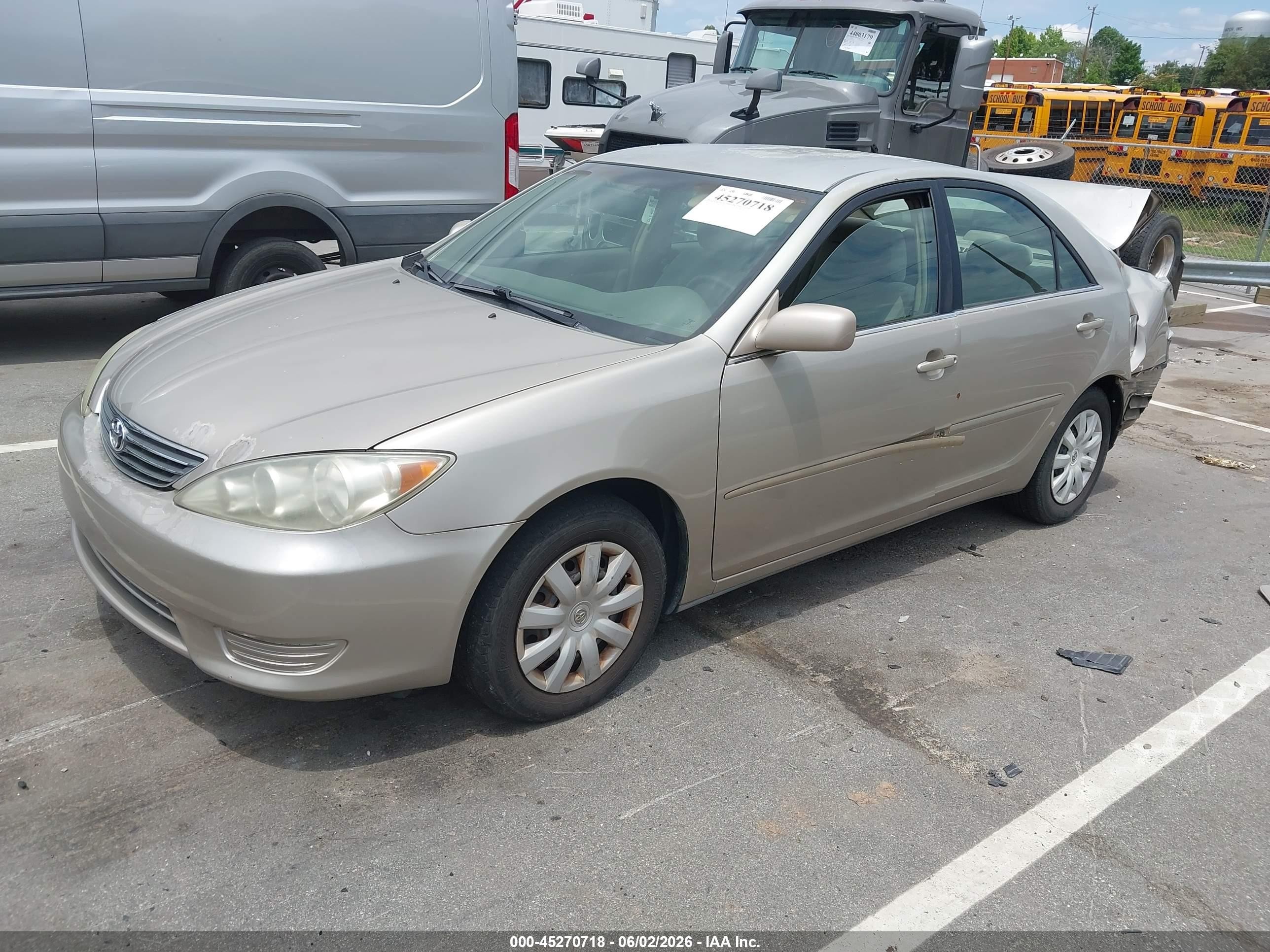 2005 Toyota Camry Le Gold vin: 4T1BE30KX5U523132