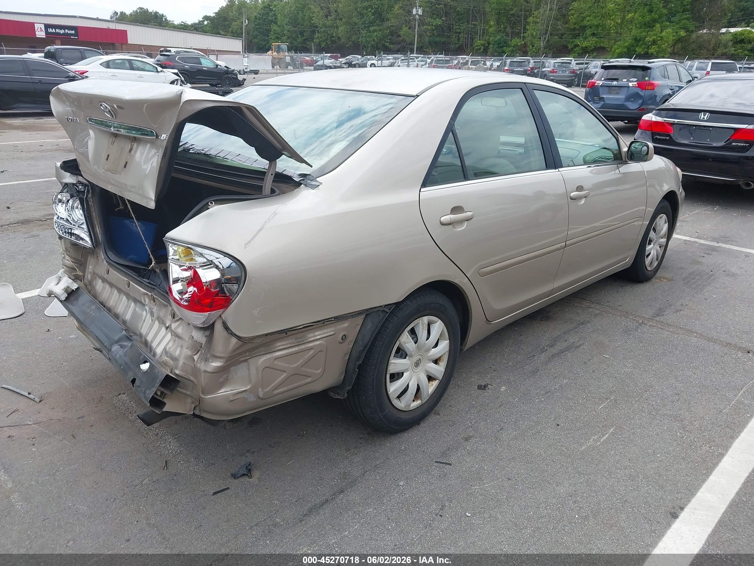 2005 Toyota Camry Le Gold vin: 4T1BE30KX5U523132