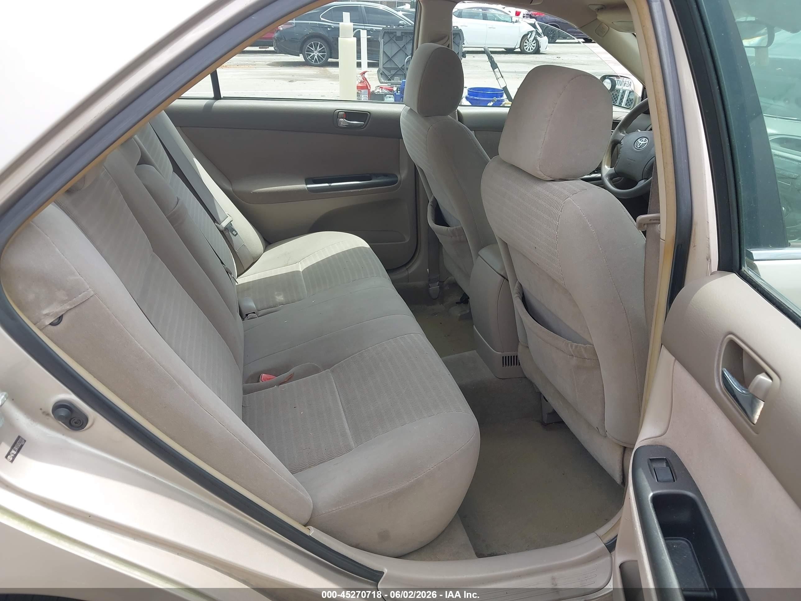 2005 Toyota Camry Le Gold vin: 4T1BE30KX5U523132