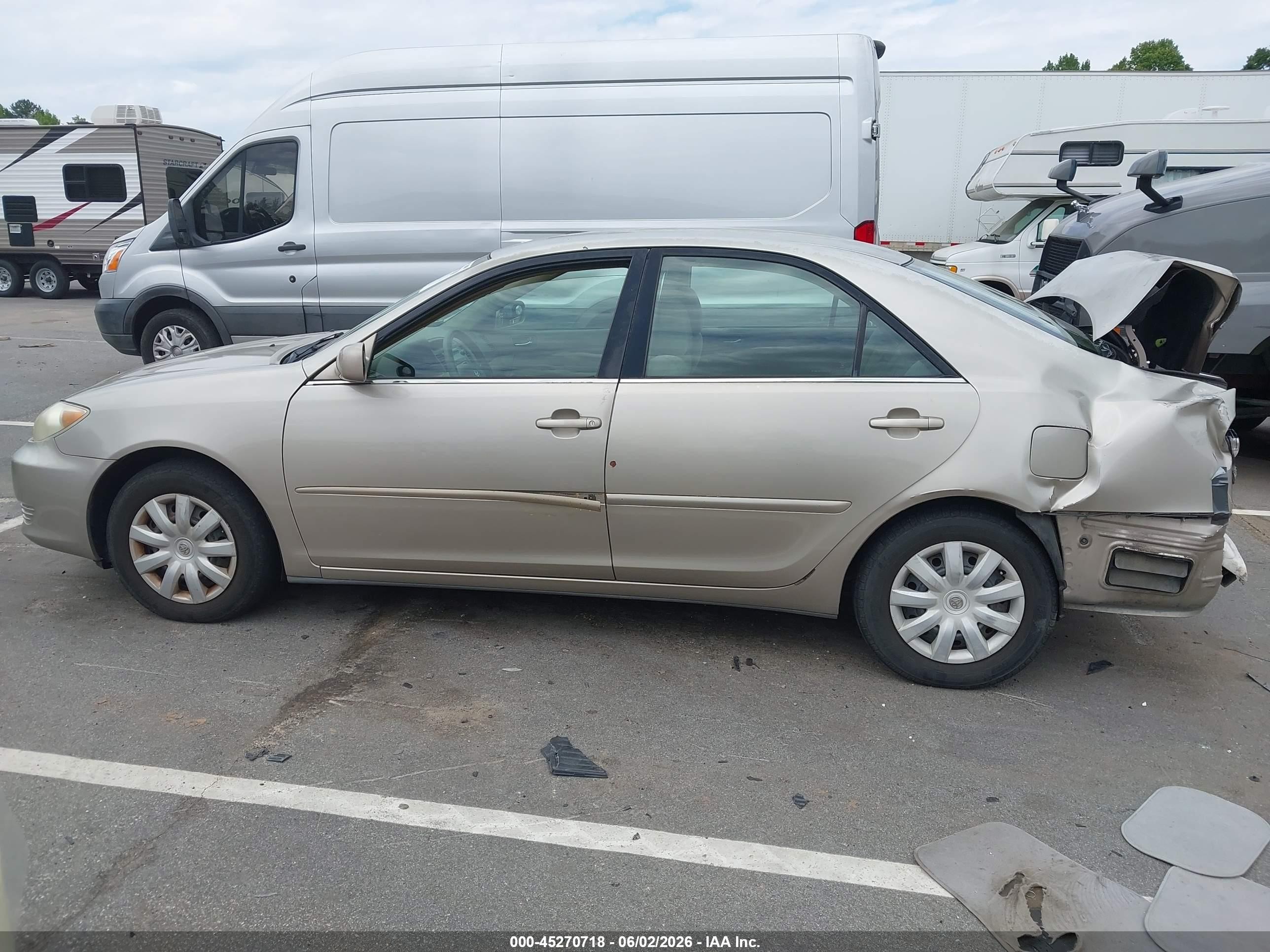 2005 Toyota Camry Le Gold vin: 4T1BE30KX5U523132