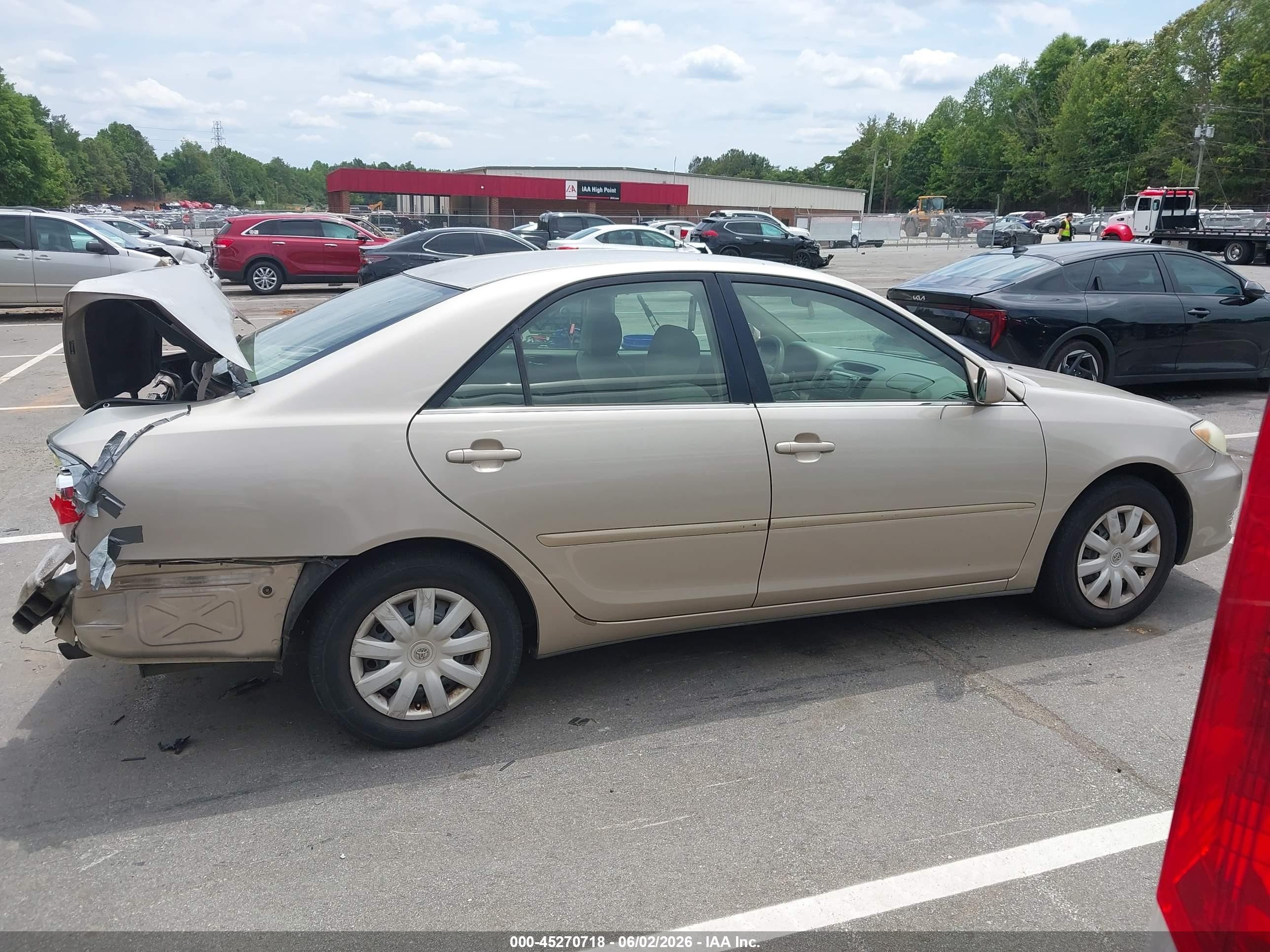 2005 Toyota Camry Le Gold vin: 4T1BE30KX5U523132