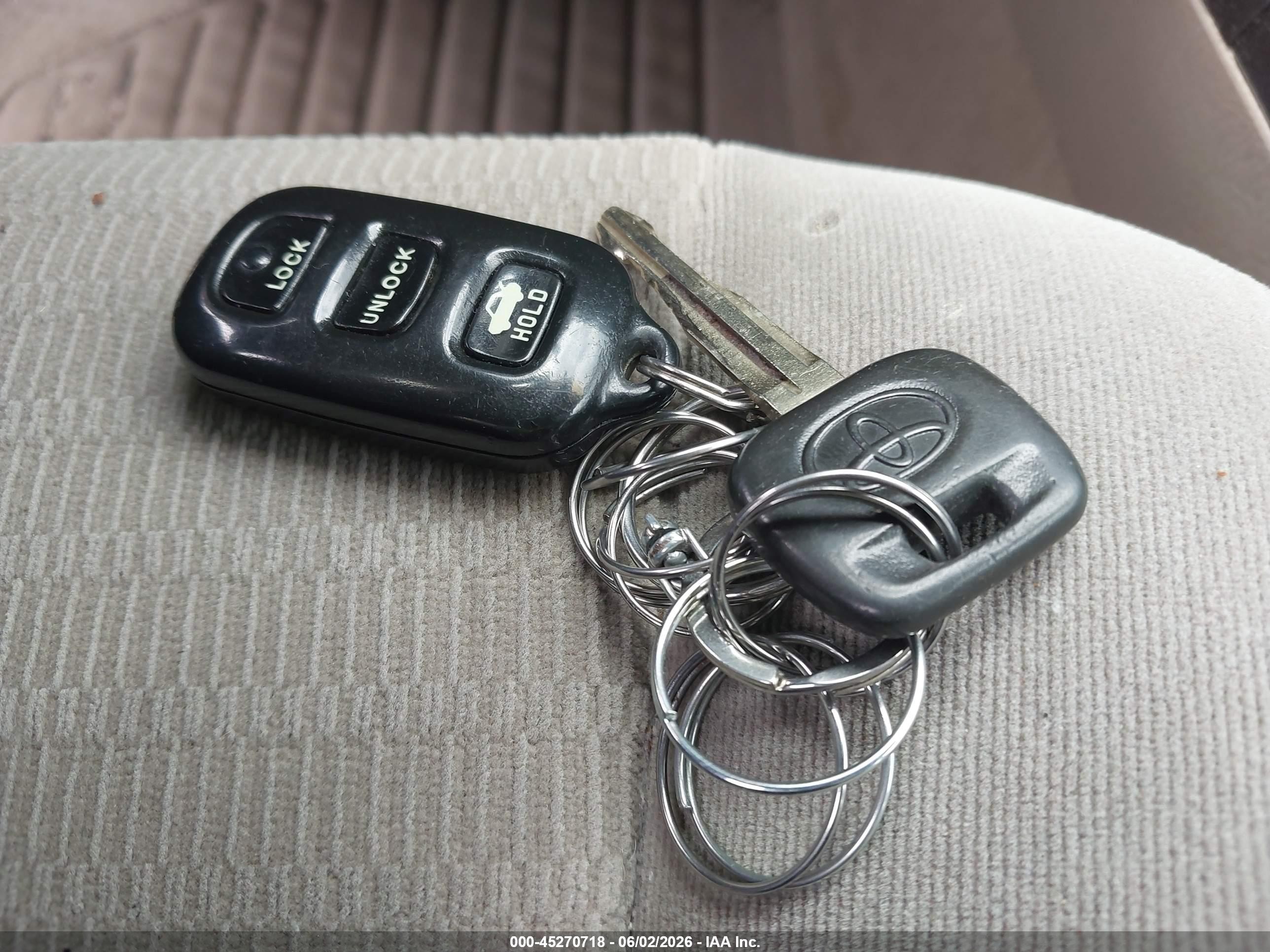 2005 Toyota Camry Le Gold vin: 4T1BE30KX5U523132