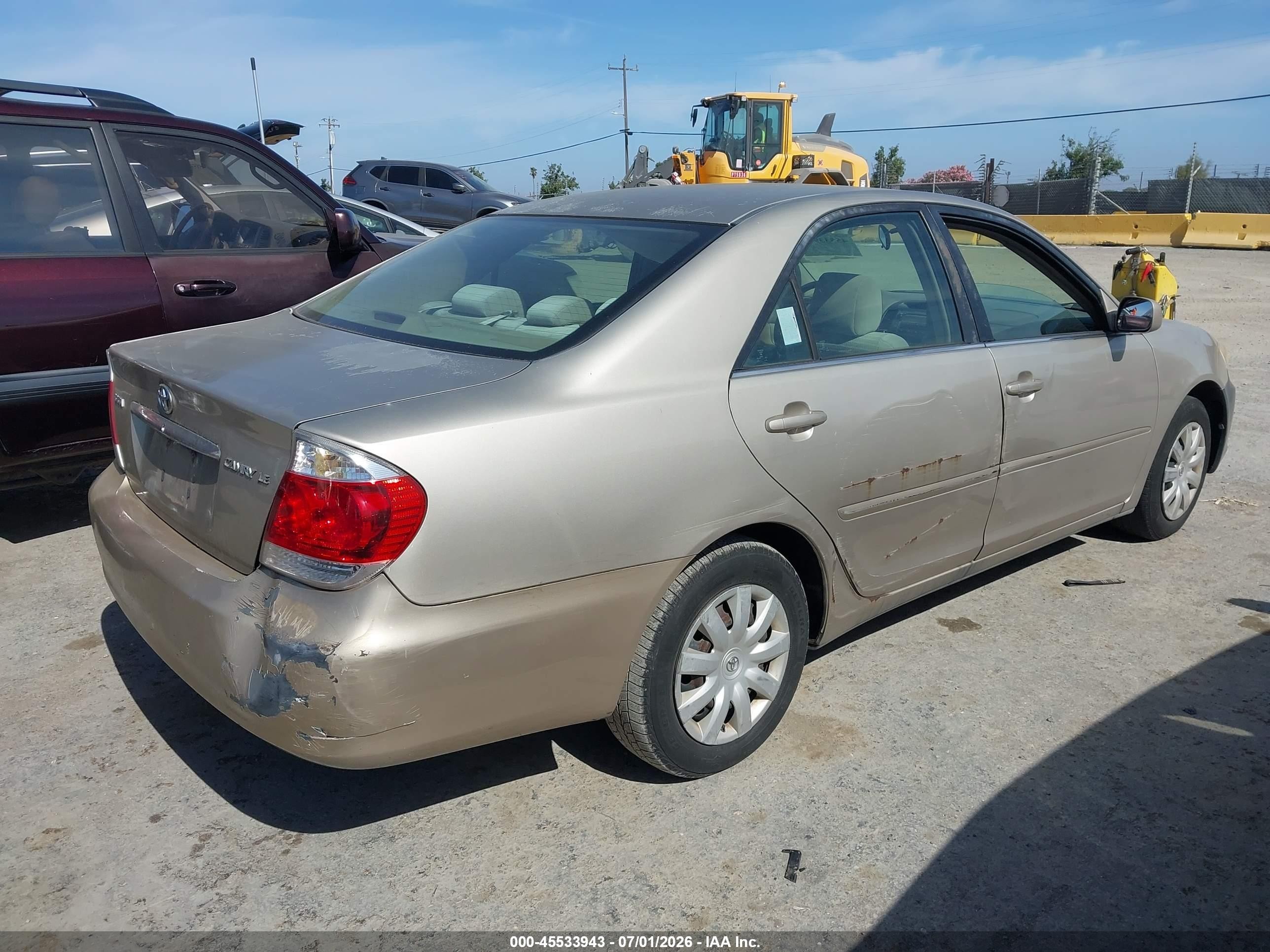 2005 Toyota Camry Le Золотой vin: 4T1BE30KX5U549987