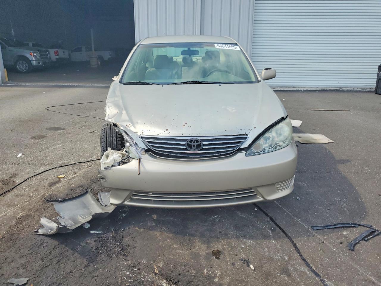 2005 Toyota Camry Le Beige vin: 4T1BE30KX5U571651