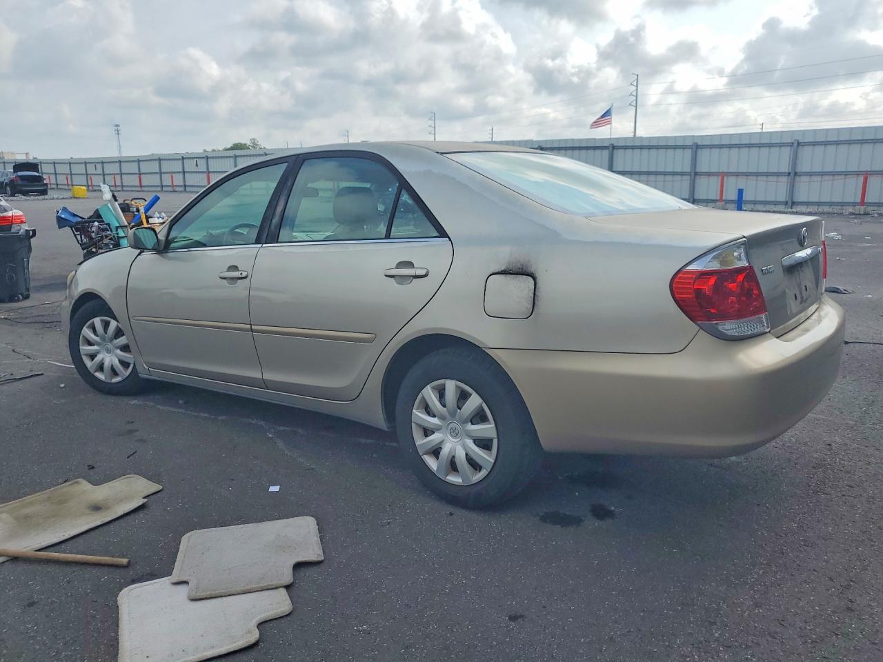 2005 Toyota Camry Le Beige vin: 4T1BE30KX5U571651