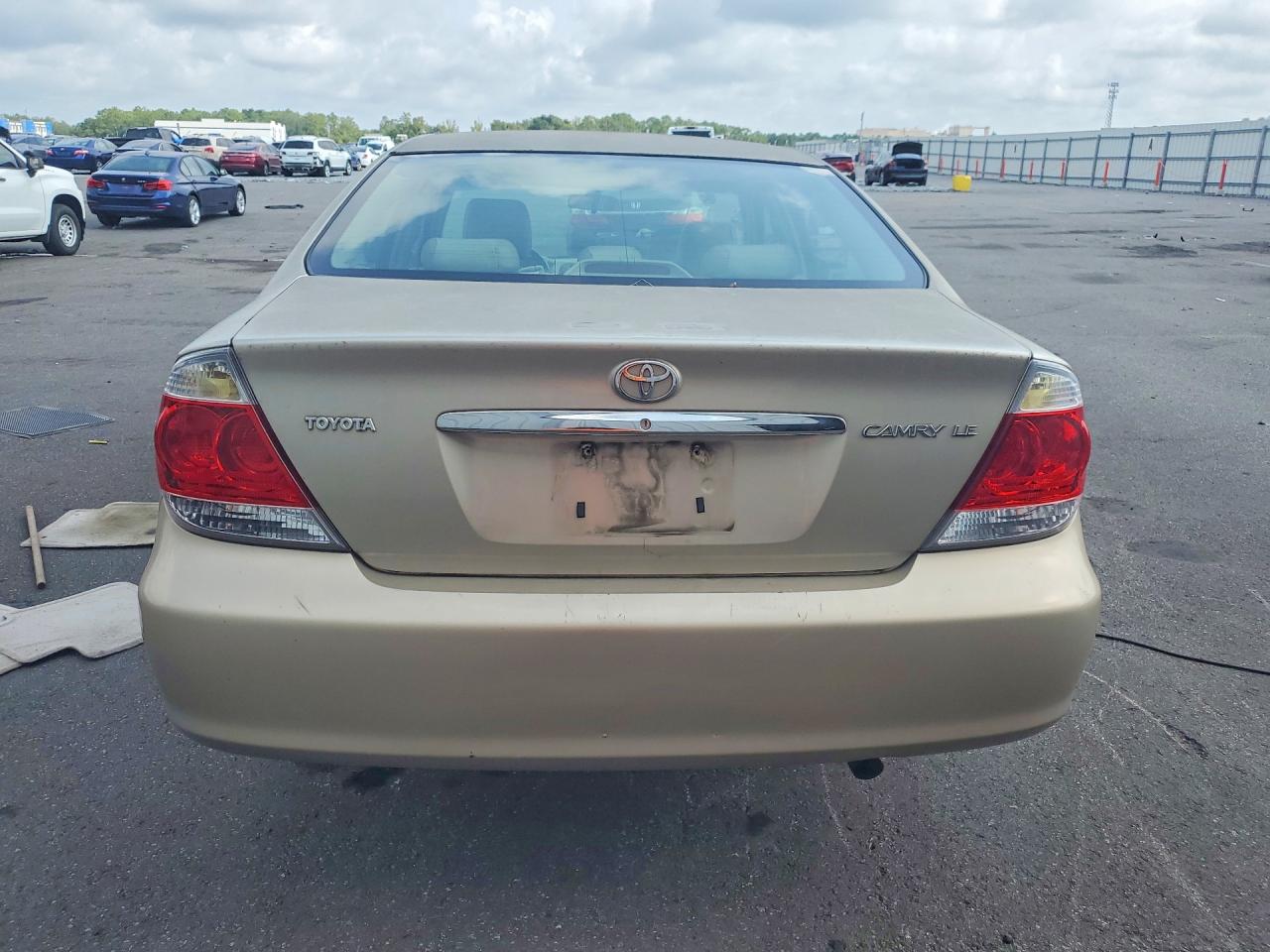 2005 Toyota Camry Le Beige vin: 4T1BE30KX5U571651