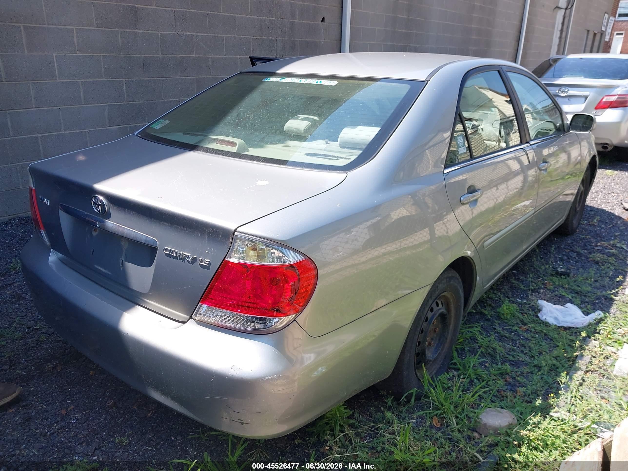 2005 Toyota Camry Le Silver vin: 4T1BE30KX5U955364