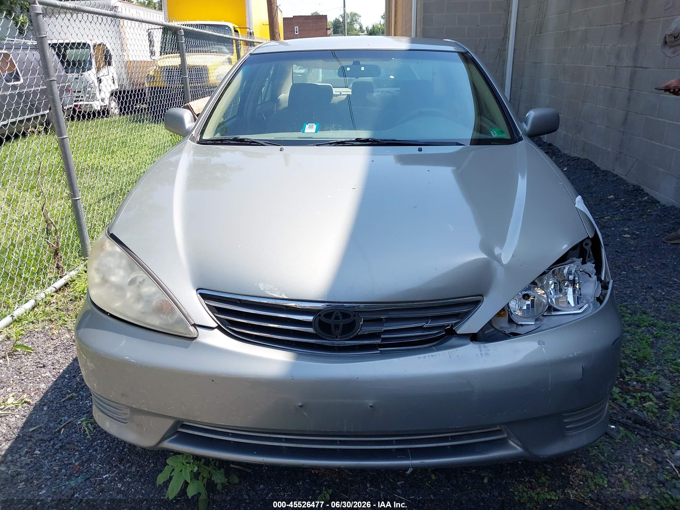 2005 Toyota Camry Le Silver vin: 4T1BE30KX5U955364