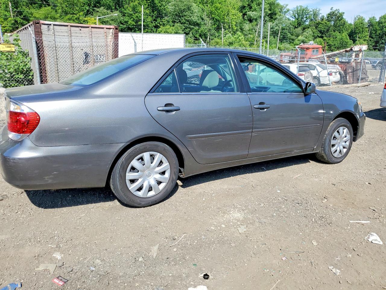 2005 Toyota Camry Le Gray vin: 4T1BE30KX5U964145