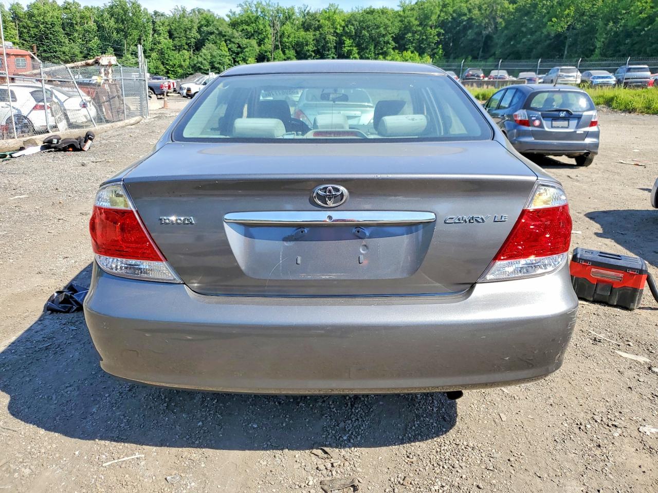 2005 Toyota Camry Le Gray vin: 4T1BE30KX5U964145