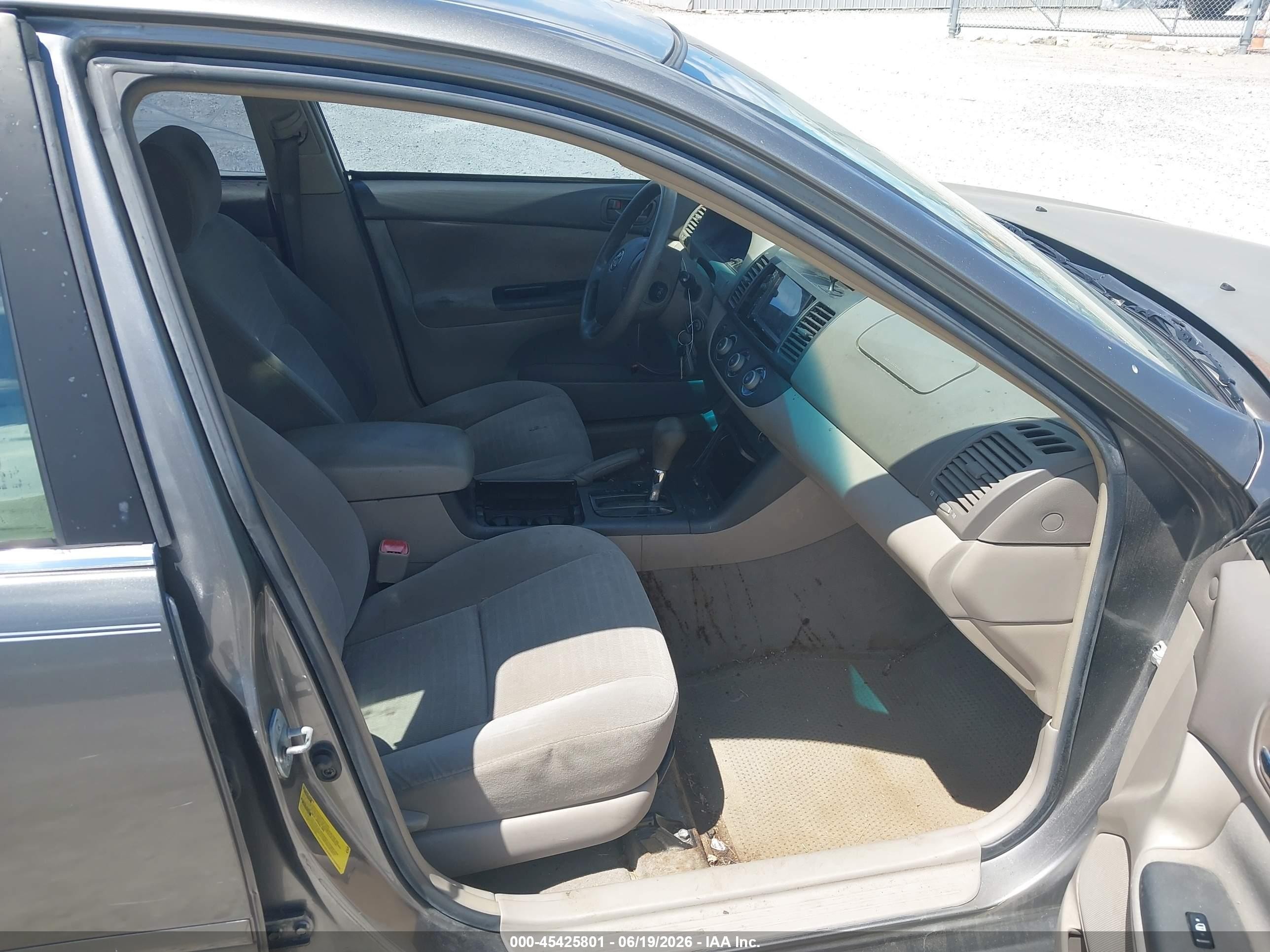 2005 Toyota Camry Le Gray vin: 4T1BE30KX5U983956