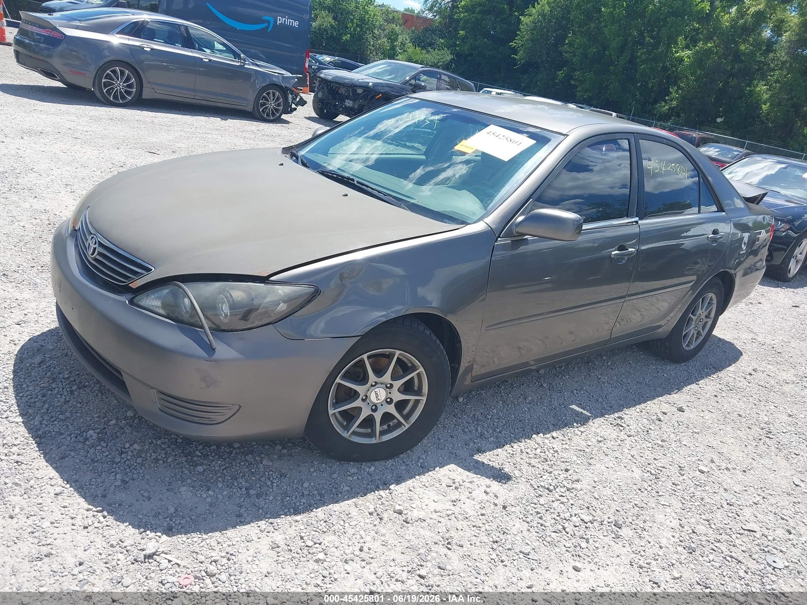 2005 Toyota Camry Le Gray vin: 4T1BE30KX5U983956