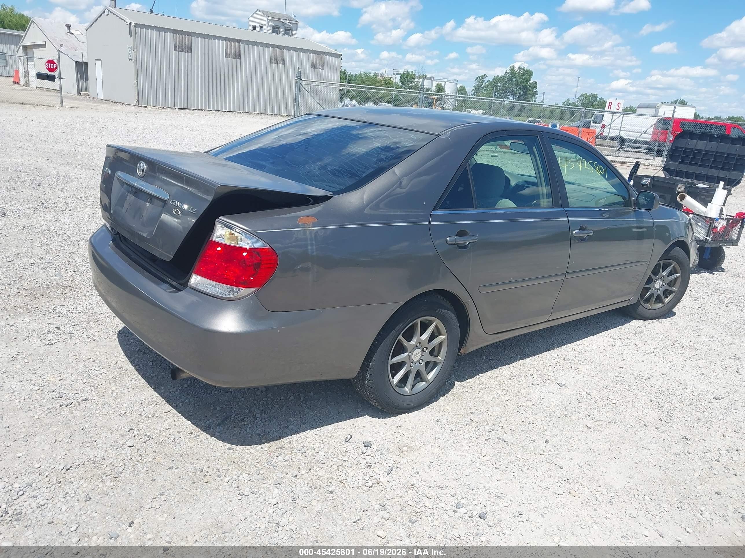 2005 Toyota Camry Le Gray vin: 4T1BE30KX5U983956
