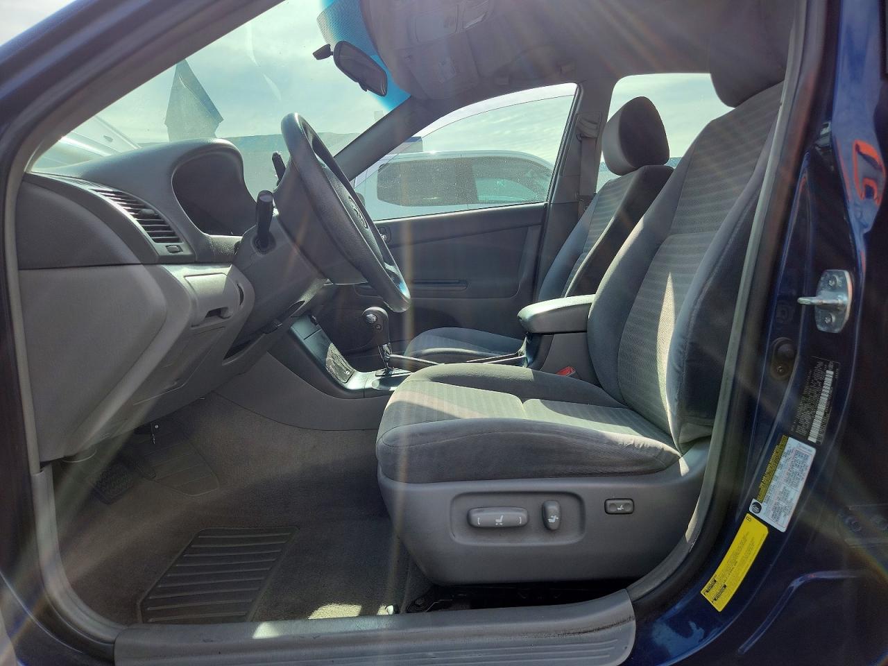 2006 Toyota Camry Le Blue vin: 4T1BE30KX6U133357