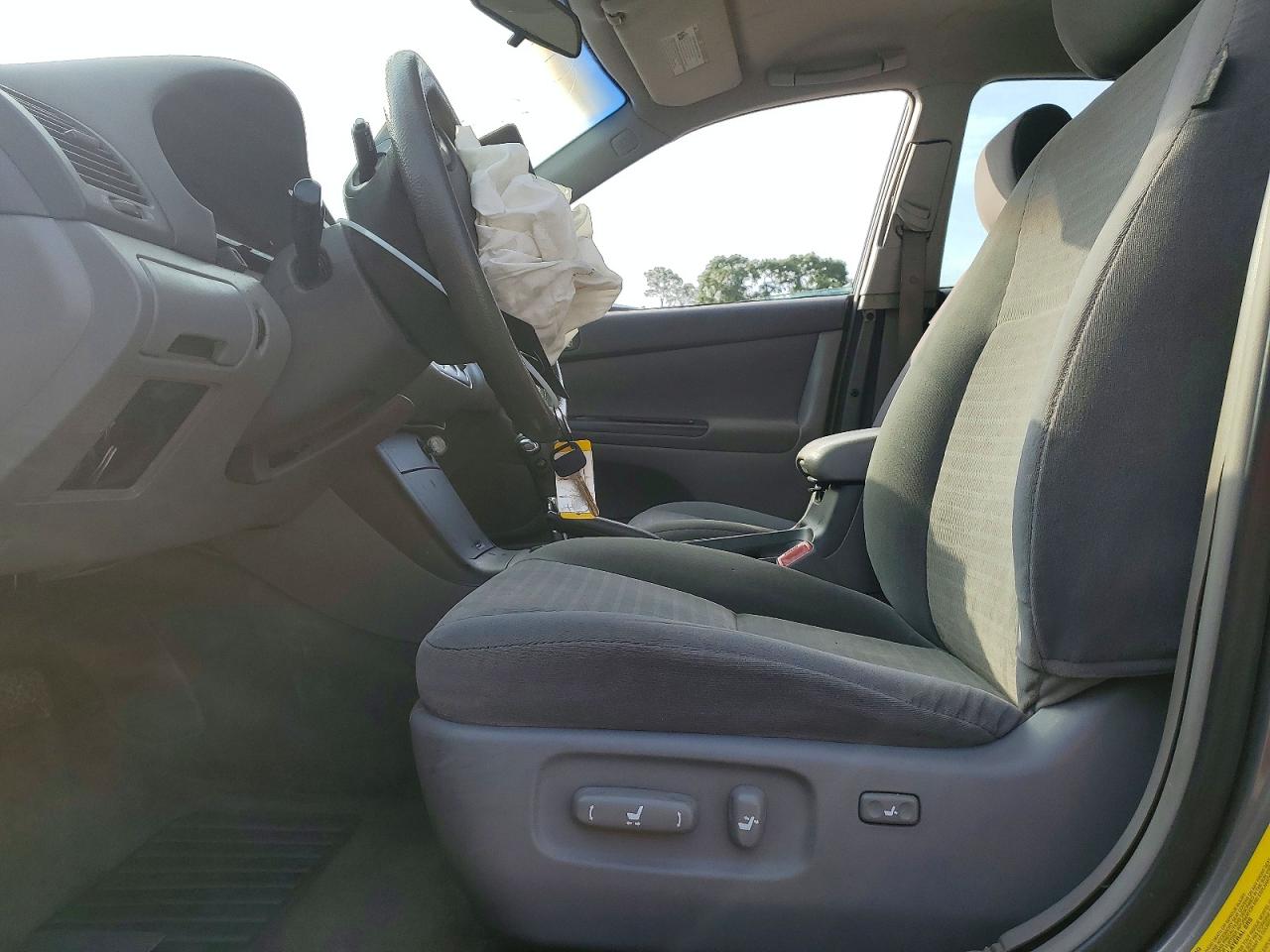 2006 Toyota Camry Le Charcoal vin: 4T1BE30KX6U711098